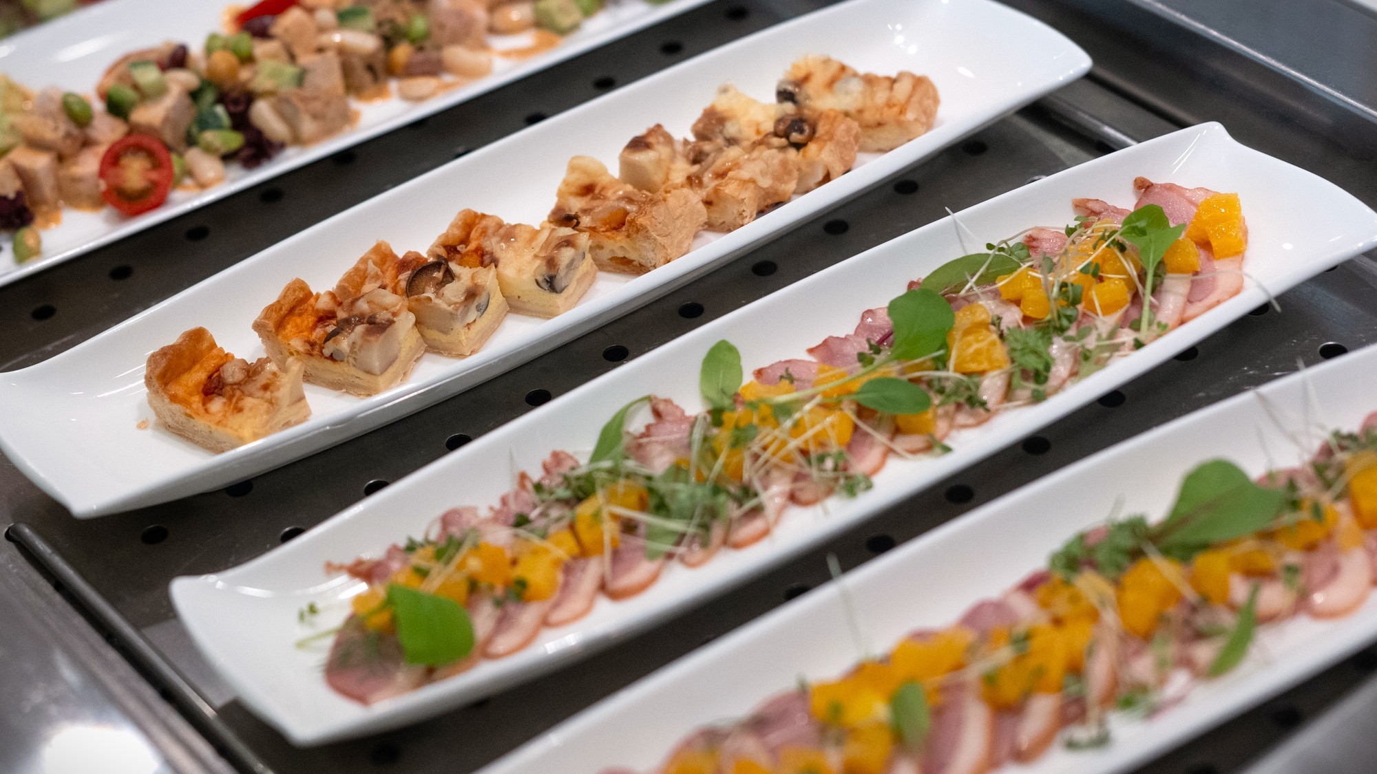 【本格バイキング】ライブキッチン体験！ホテルの贅沢バイキング〜新しい食べる楽しみをご提案〜１泊２食付