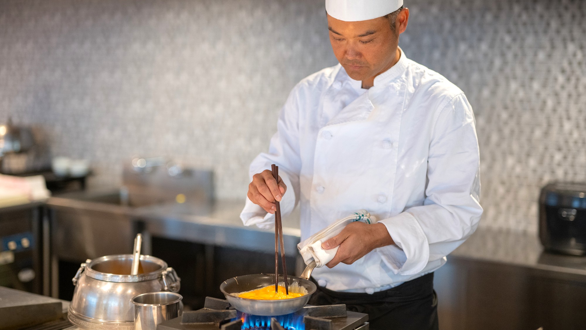 オムレツの実演（1）