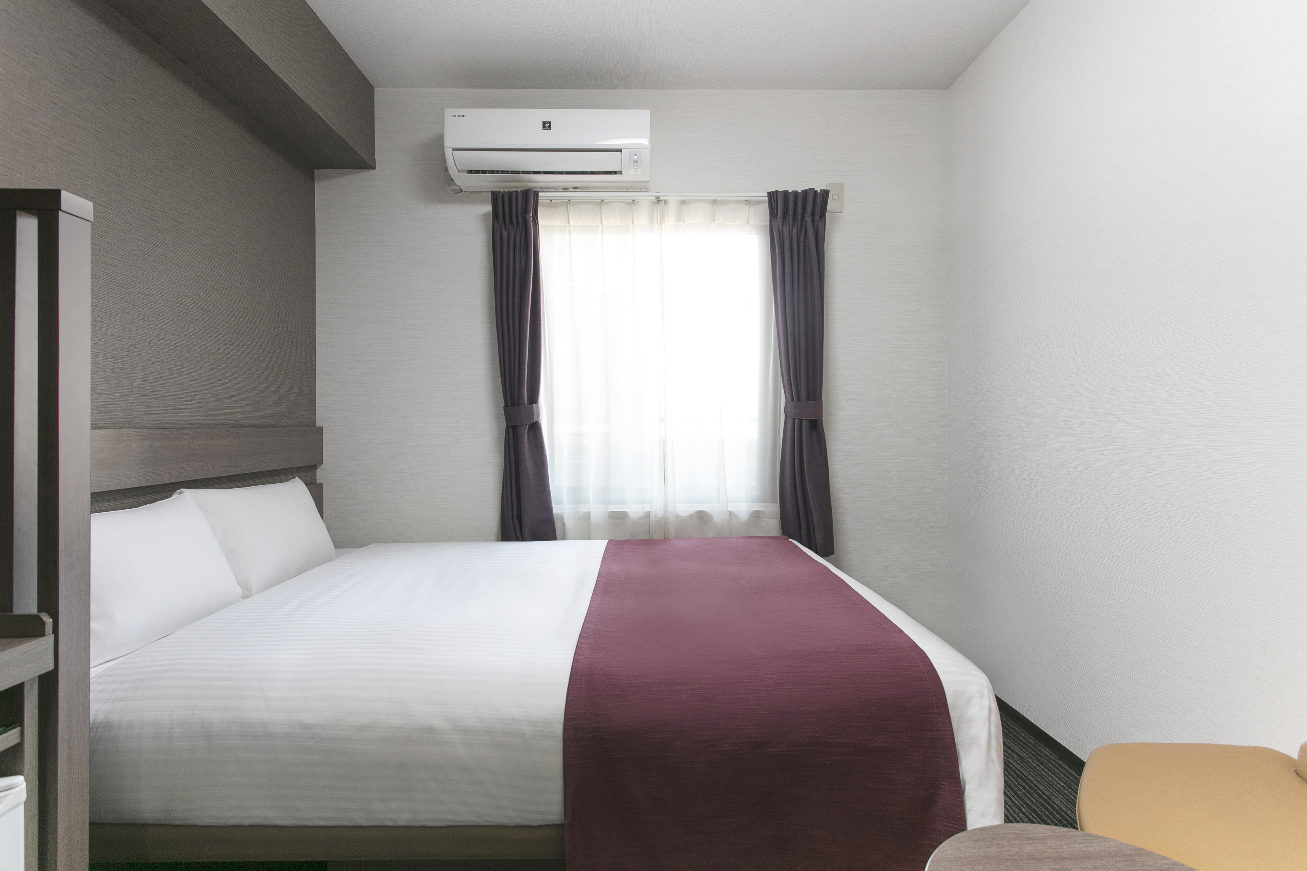 スタンダードダブル【13.4㎡／ベッド幅140cm】