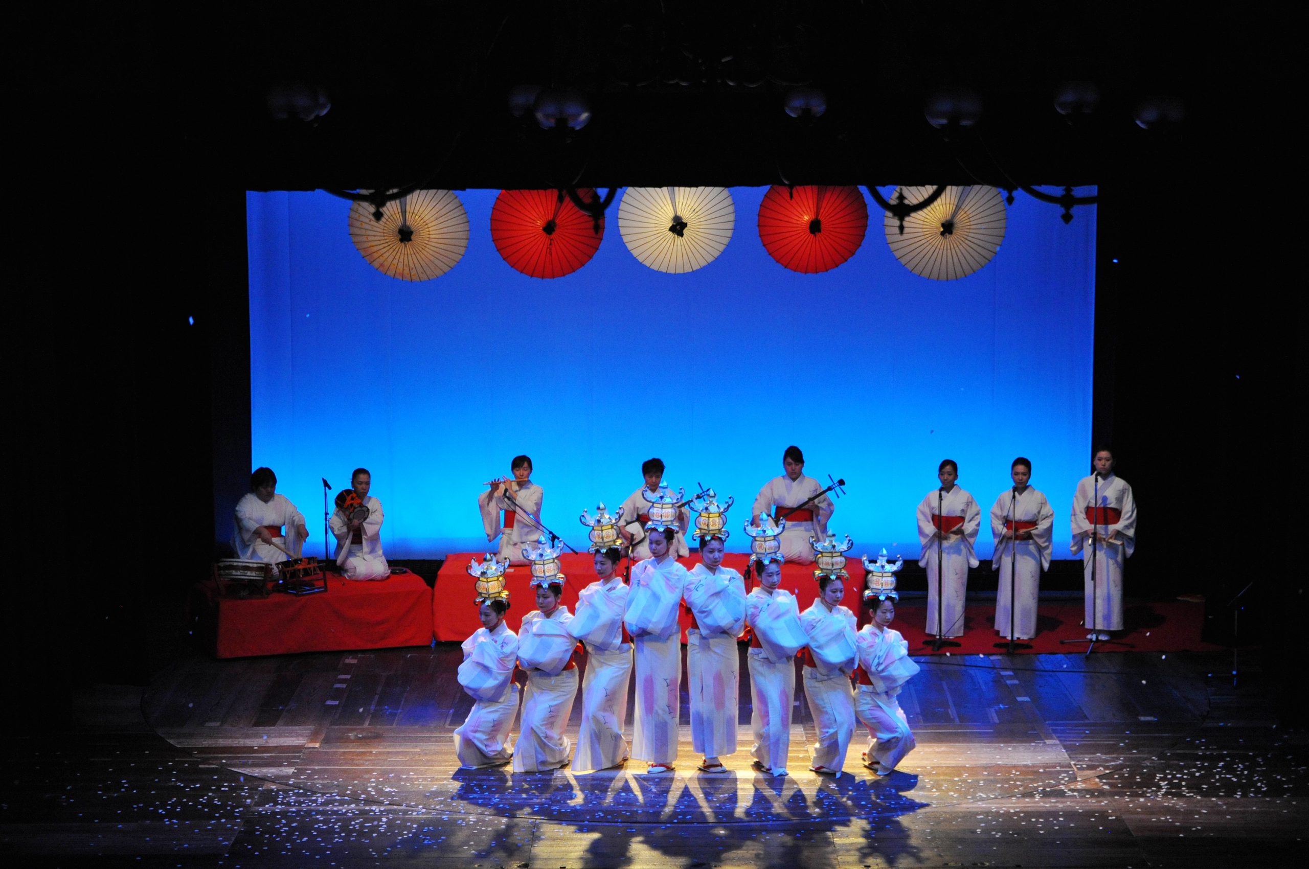 山鹿灯篭籠踊り