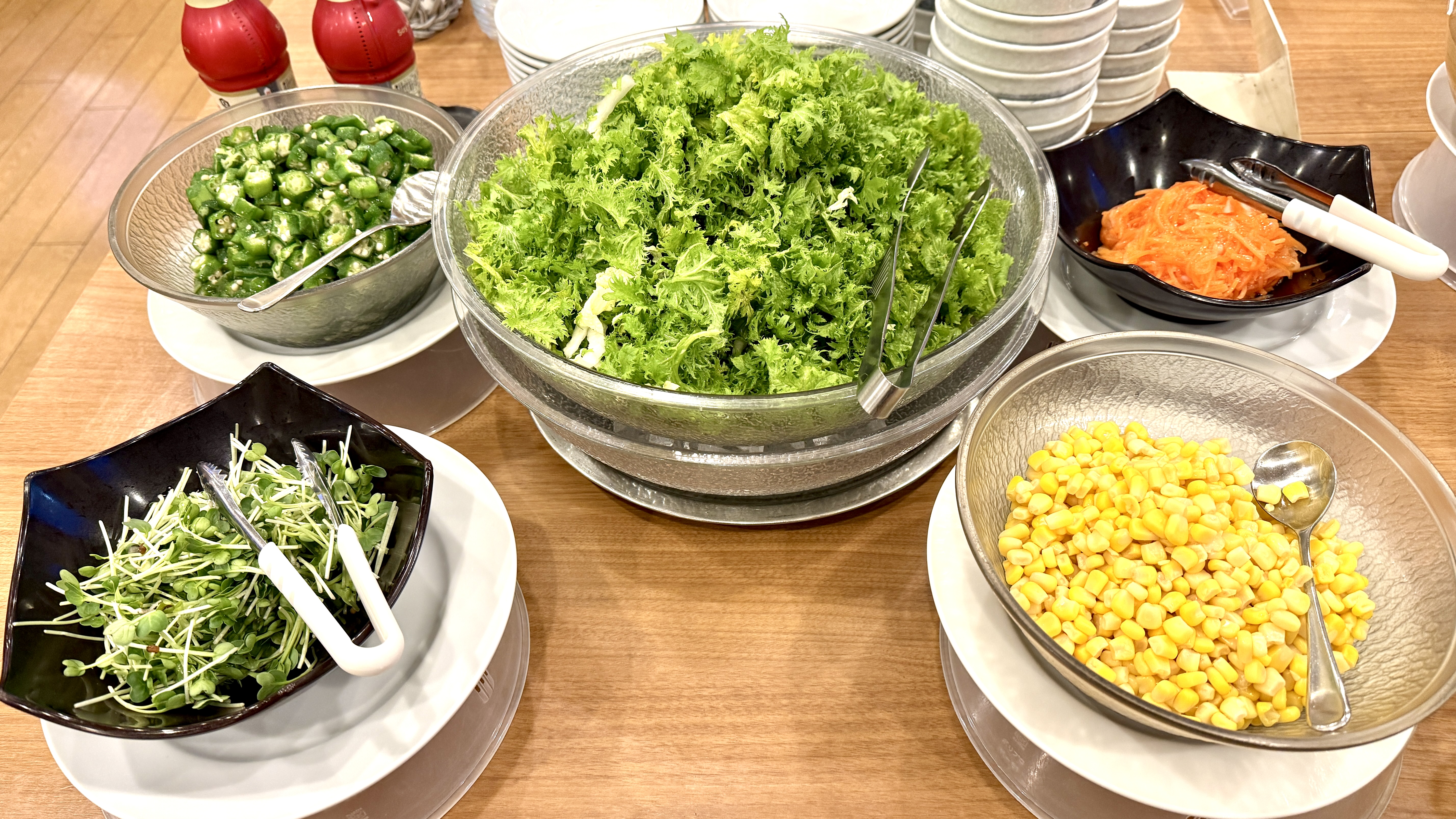 朝食　サラダ各種コーナー