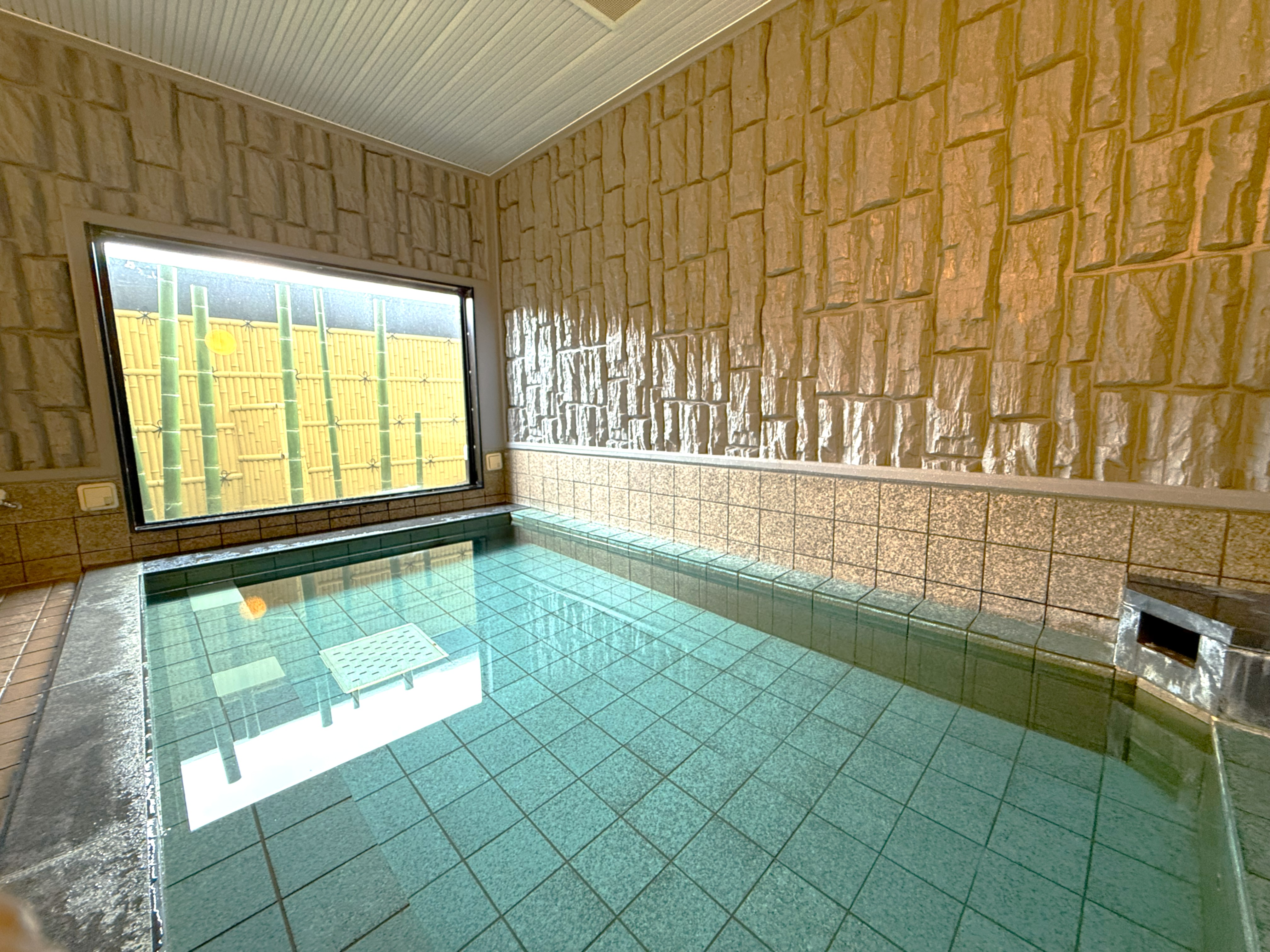 男性大浴場　浴槽