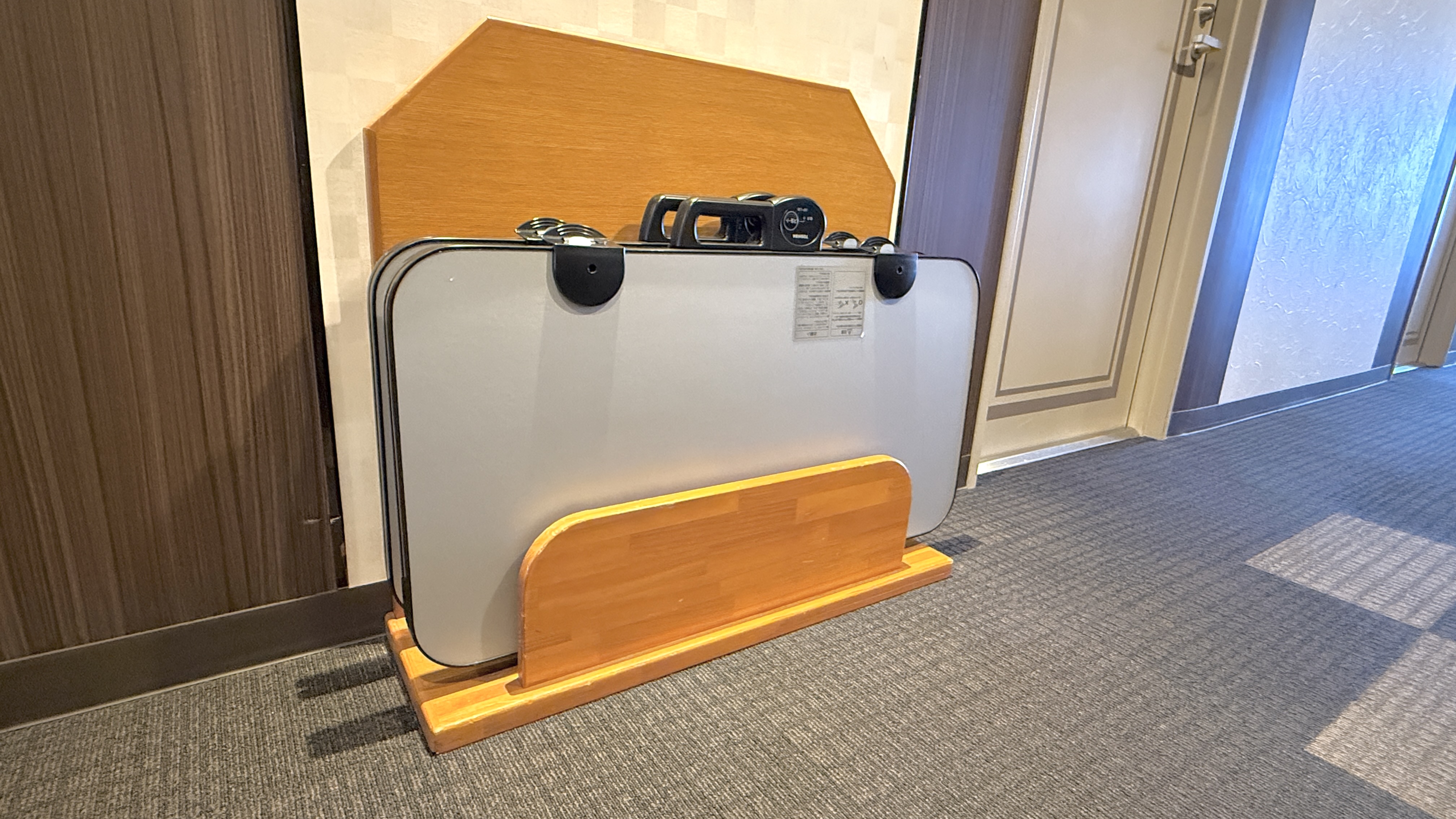 各フロアーに設置　貸出用ズボンプレッサー