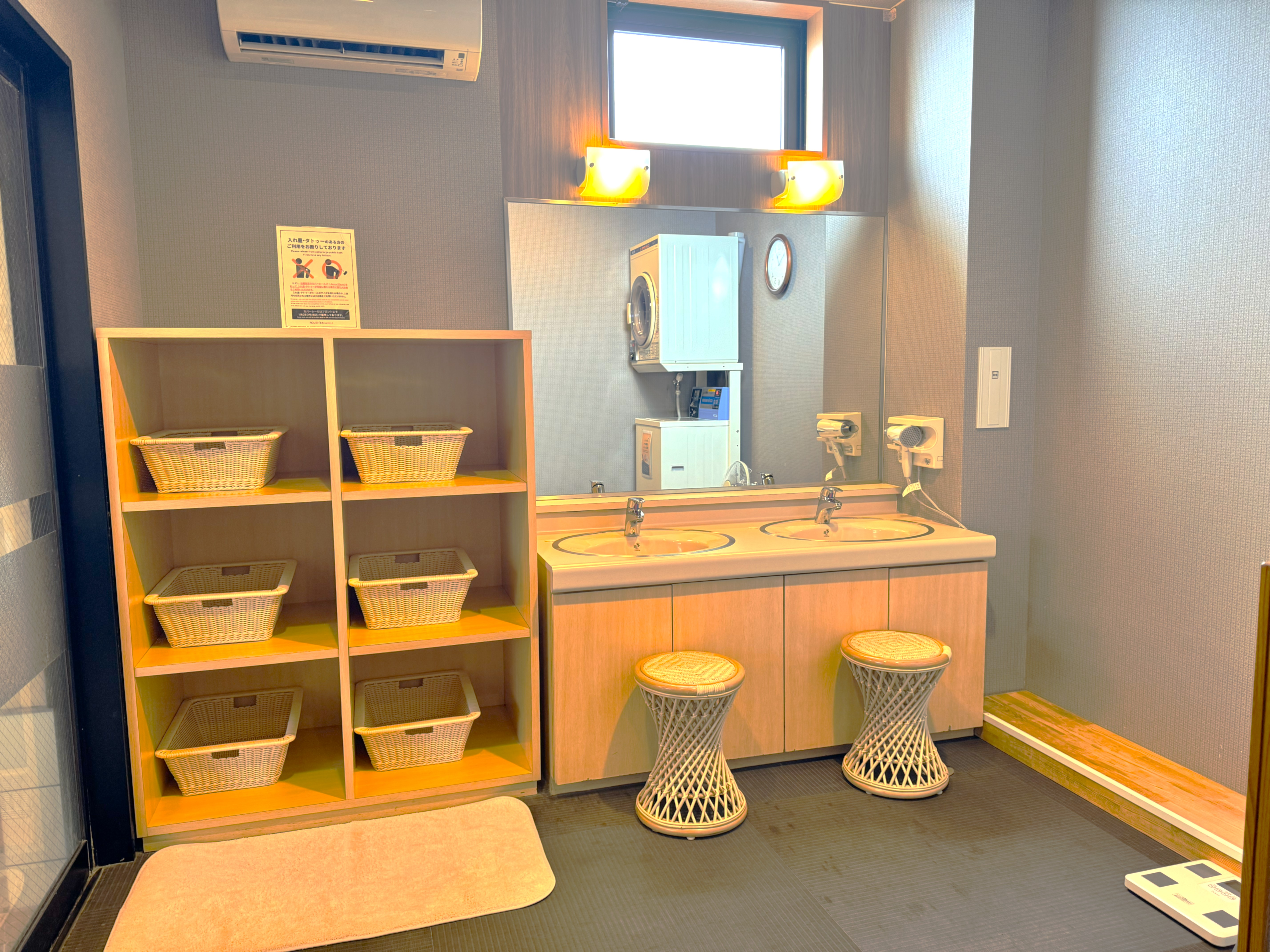 女性大浴場　脱衣所