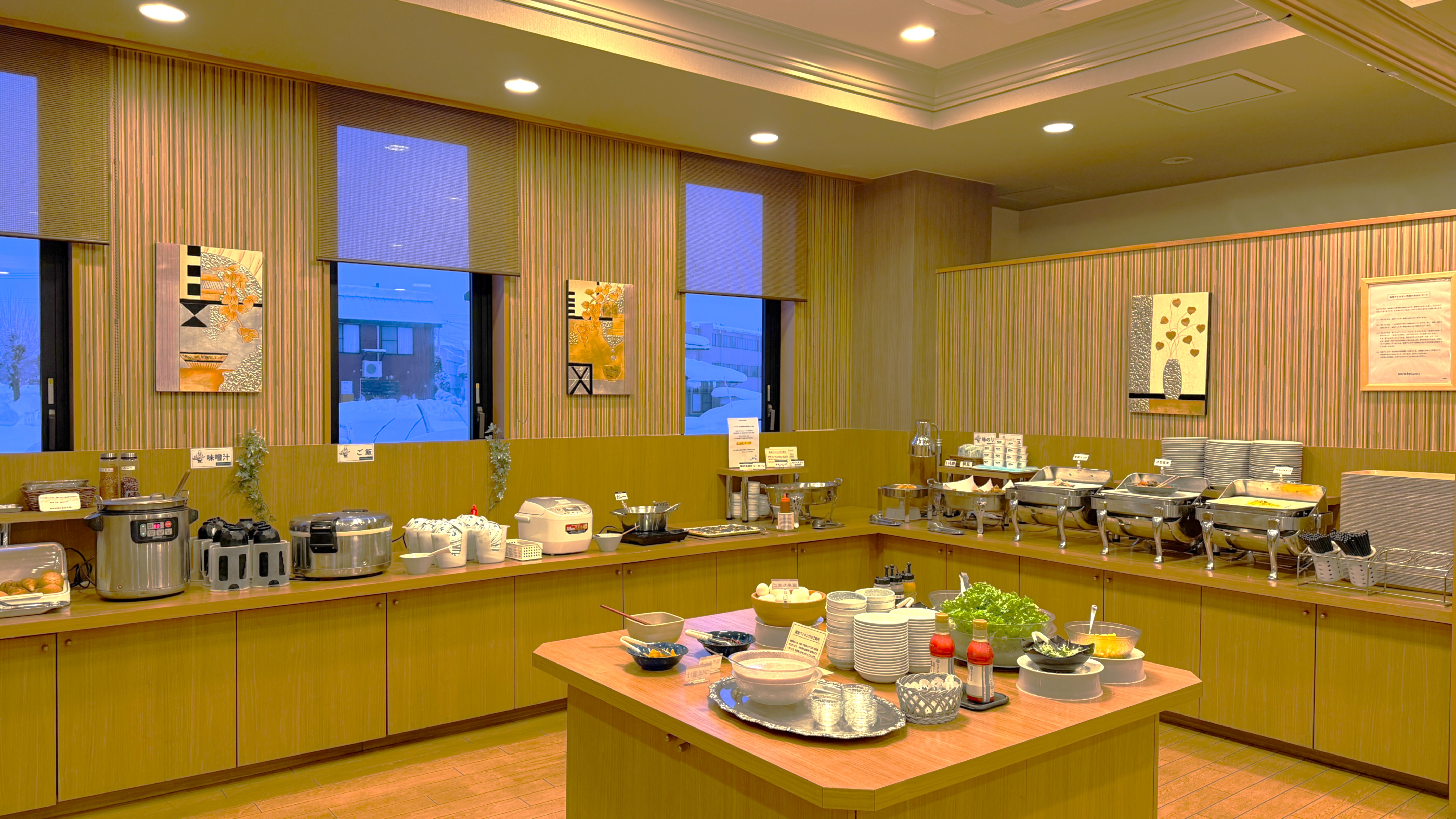 朝食会場　バイキングコーナー全体