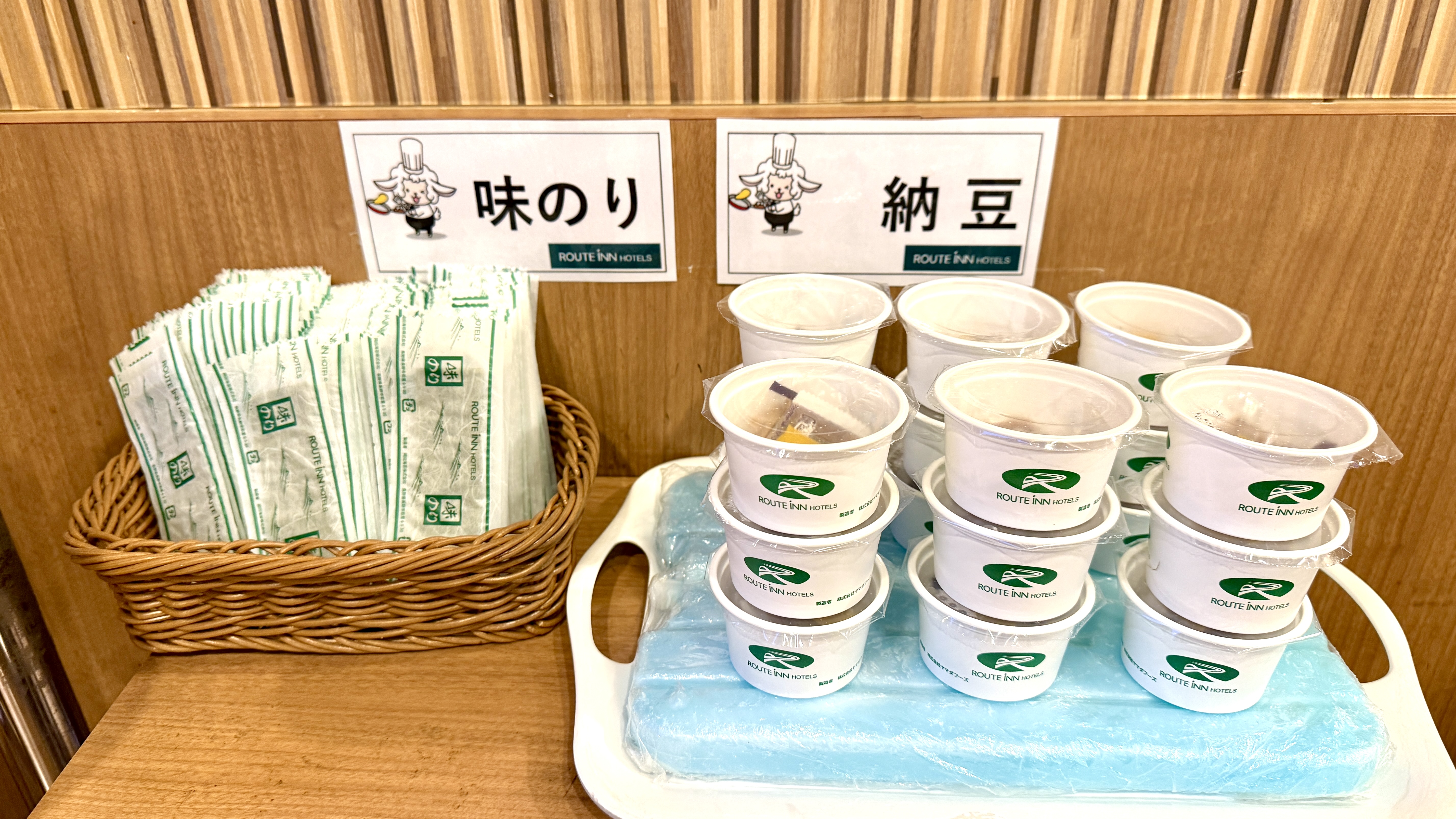 朝食　納豆・味付け海苔