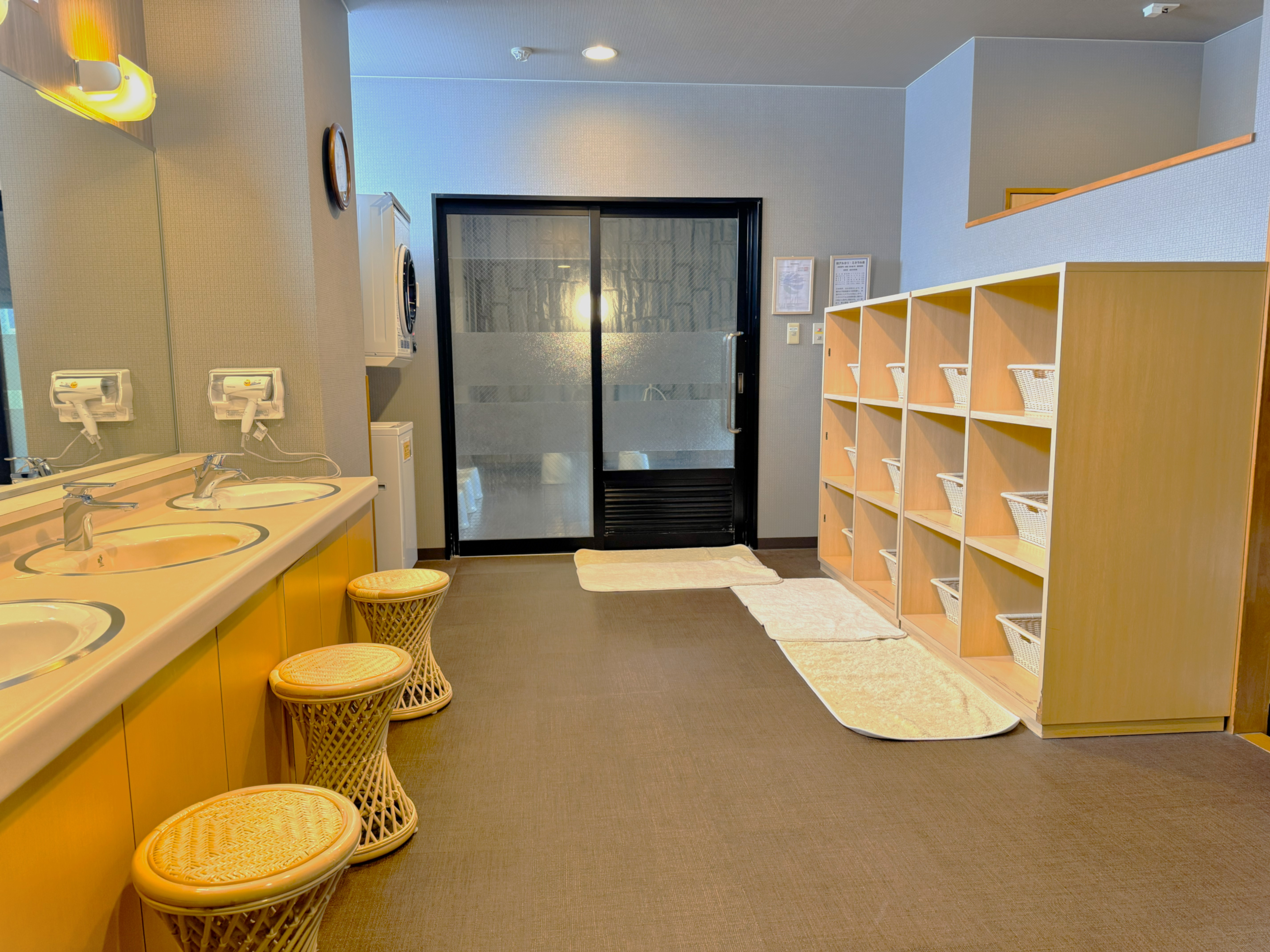 男性大浴場　脱衣所