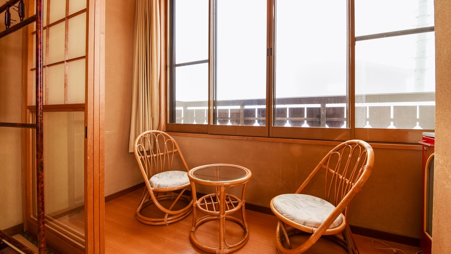 *和室8～10畳／トイレ付（一例）窓からの景色が楽しめるお部屋です。