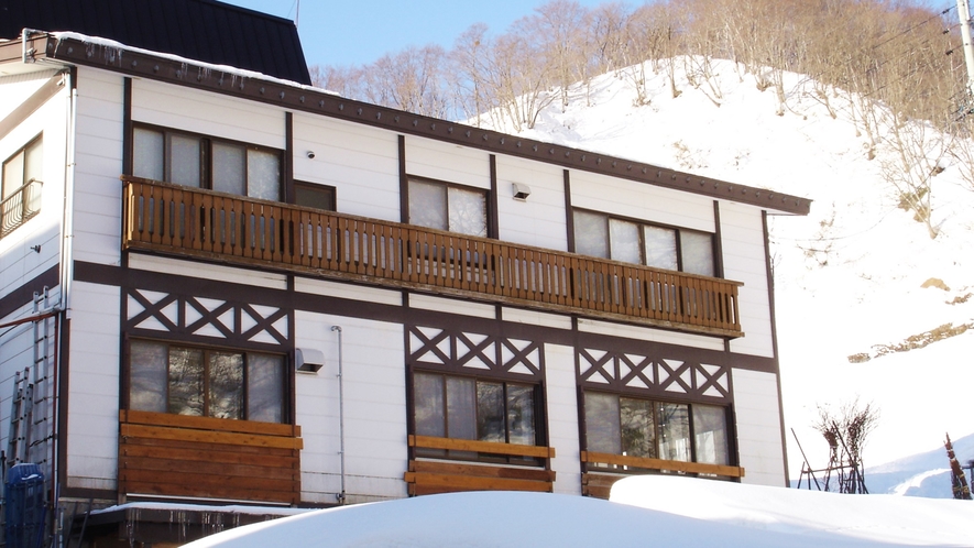 *新館外観（冬）冬季はスキー・スノボの宿泊拠点としてオススメの宿です。　