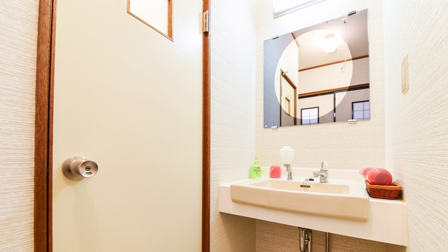 *和室8～10畳／トイレ付（一例）独立洗面台のご用意もございます。