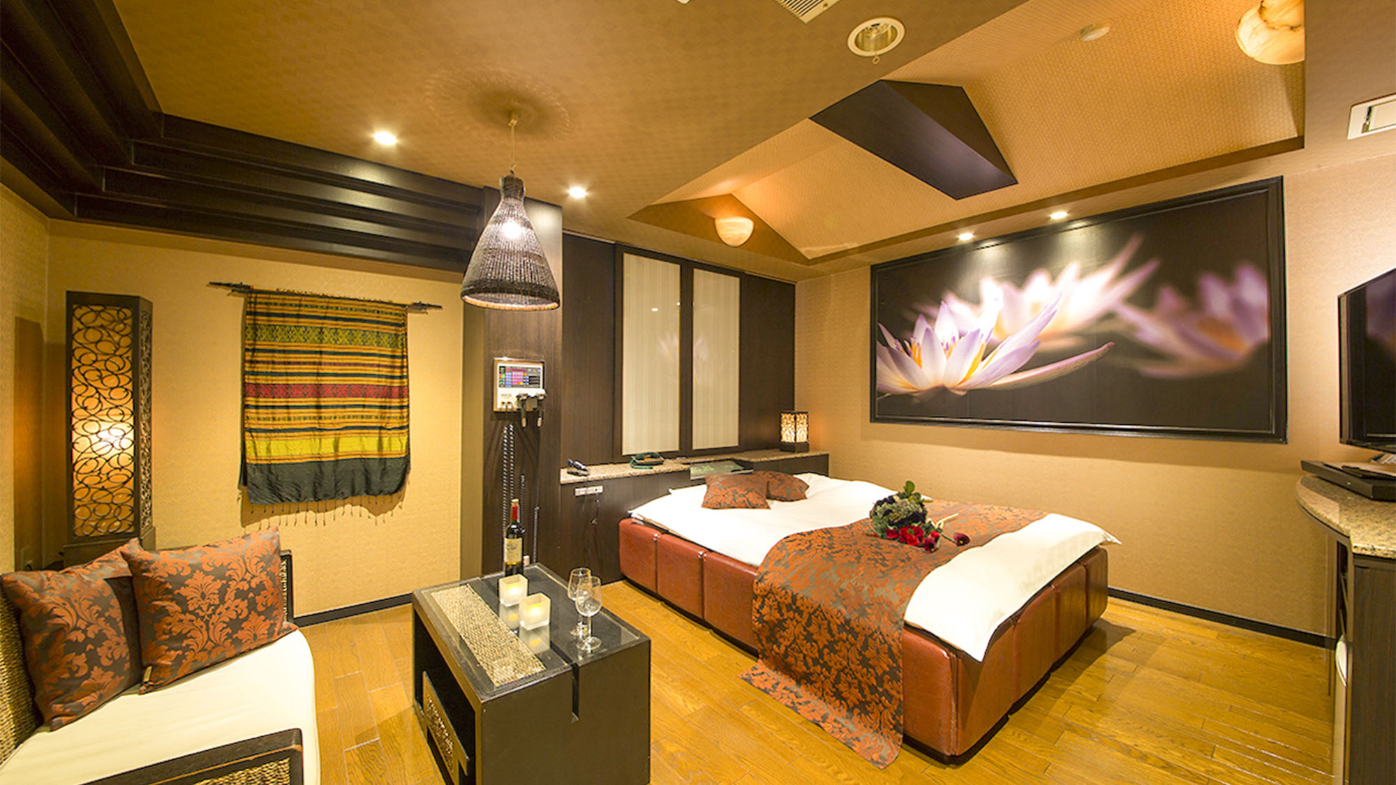 ・【スタンダード　一例】アジアンテイストな家具でリゾート気分になれるお部屋です。