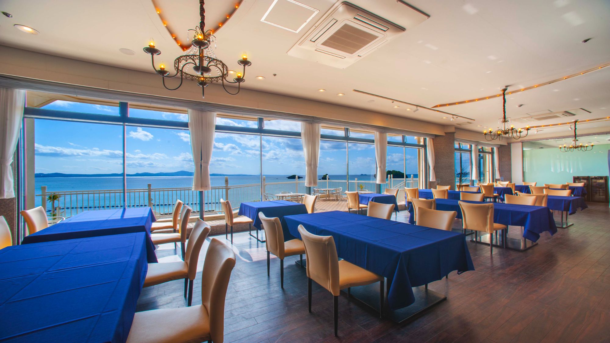 バベット店内1昼景