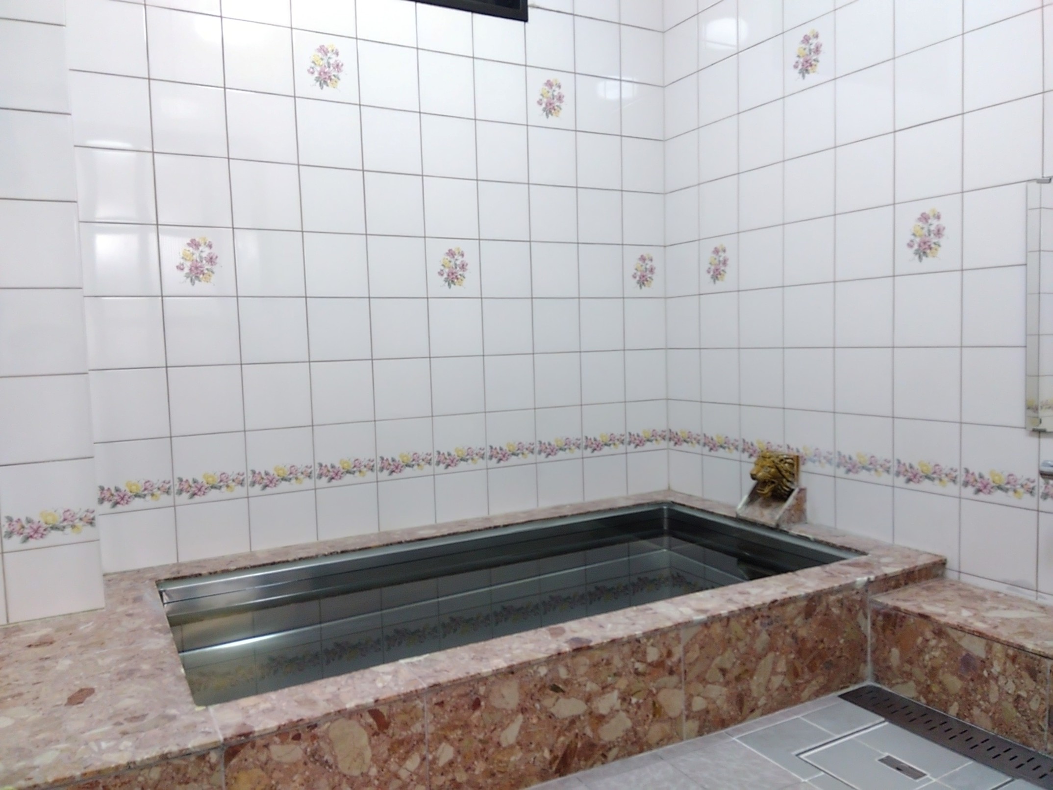 〇1Ｆ浴場〇　17：00～0：00　6：30～9：00まで　ご利用いただけます。