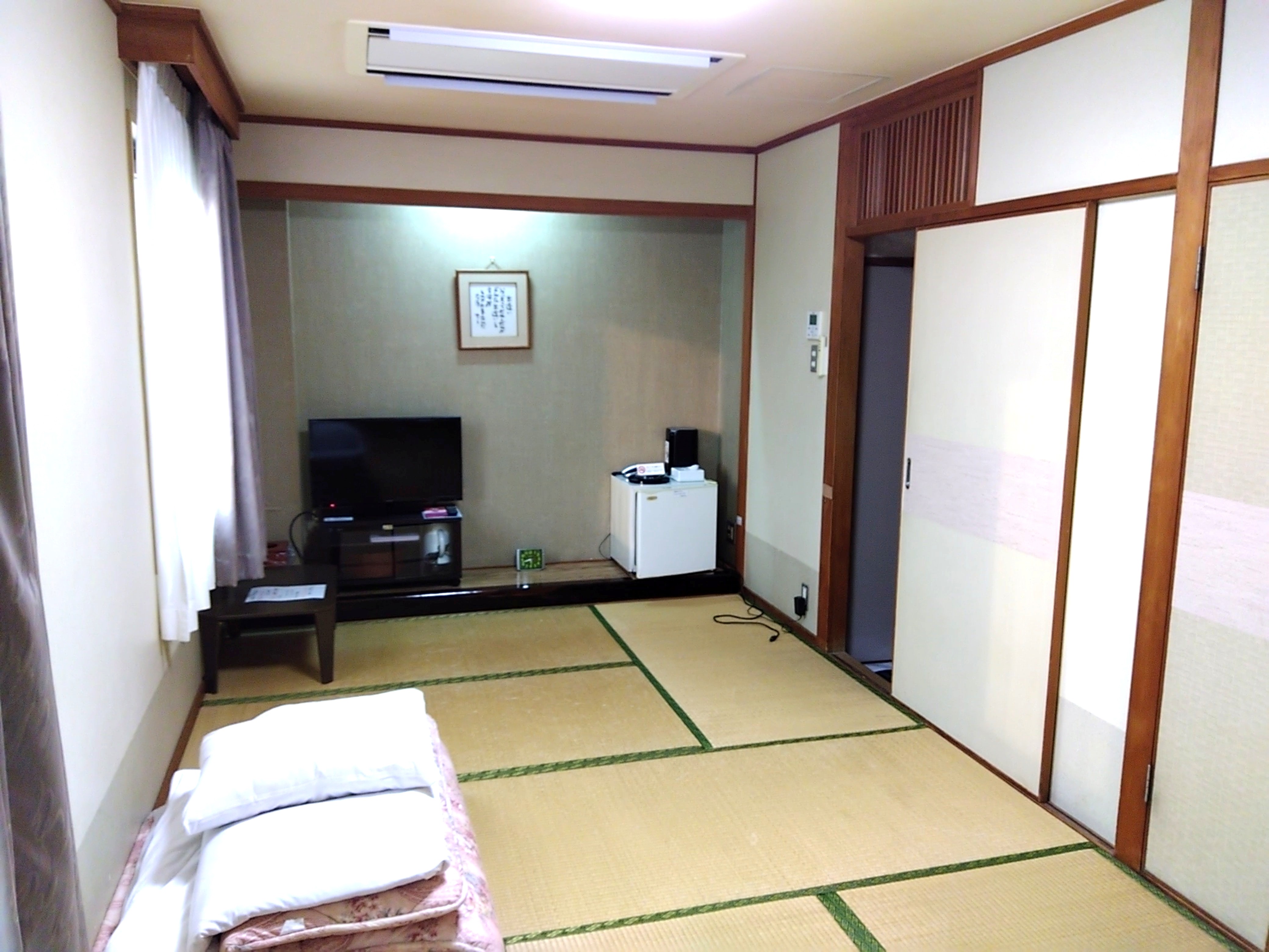 和室9畳〇足を伸ばして　ゆったりとお寛ぎ下さいませ