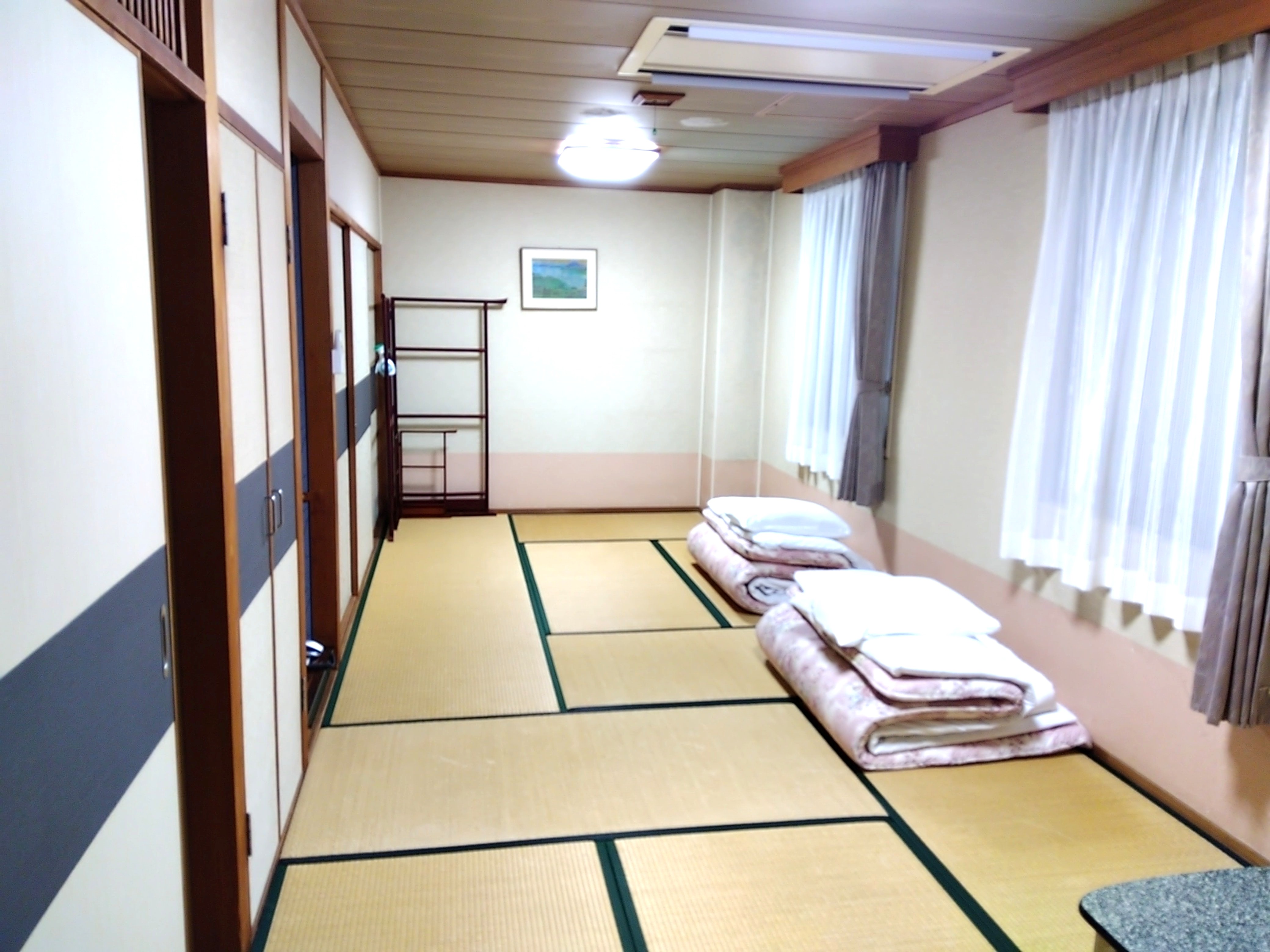 和室12畳〇足を伸ばして　ゆったりとお寛ぎ下さいませ