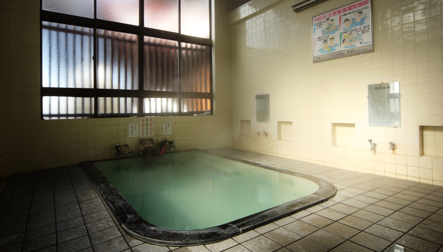 【素泊り】野沢温泉街の中心に位置する当館 13ヶ所の外湯めぐりに最適♪最終チェックイン２２時まで♪