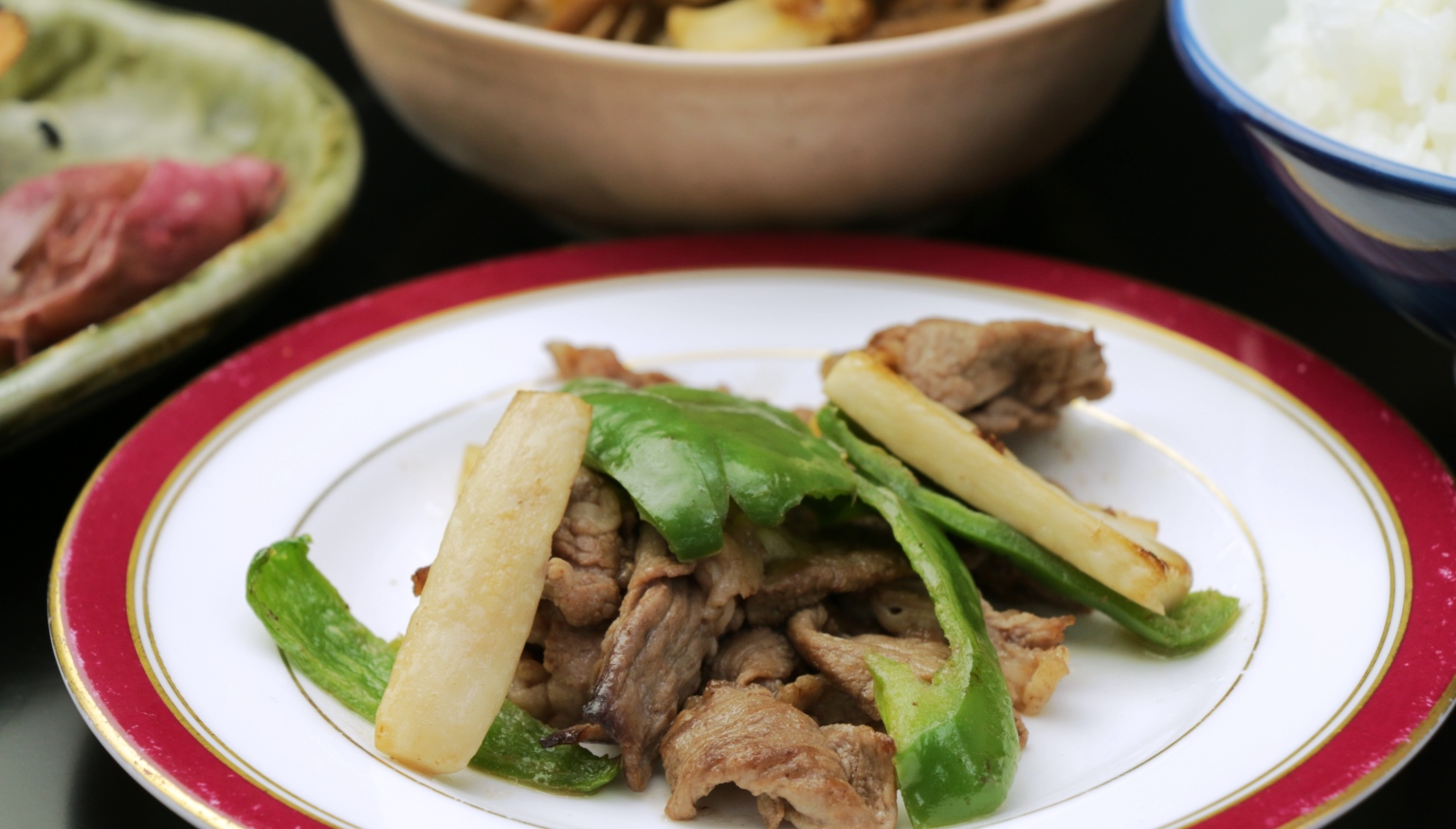 炒め物-新鮮食材を使った健康的な、和朝食をご用意します。