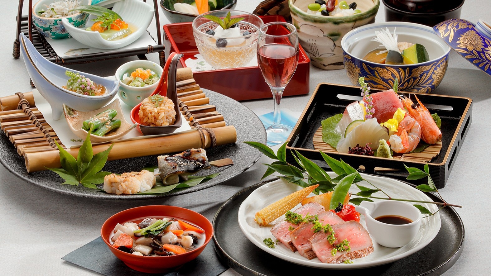 自然と調和するナチュラルなしつらえ　スタンダードプラン／ツインルーム＜エントランス側＞