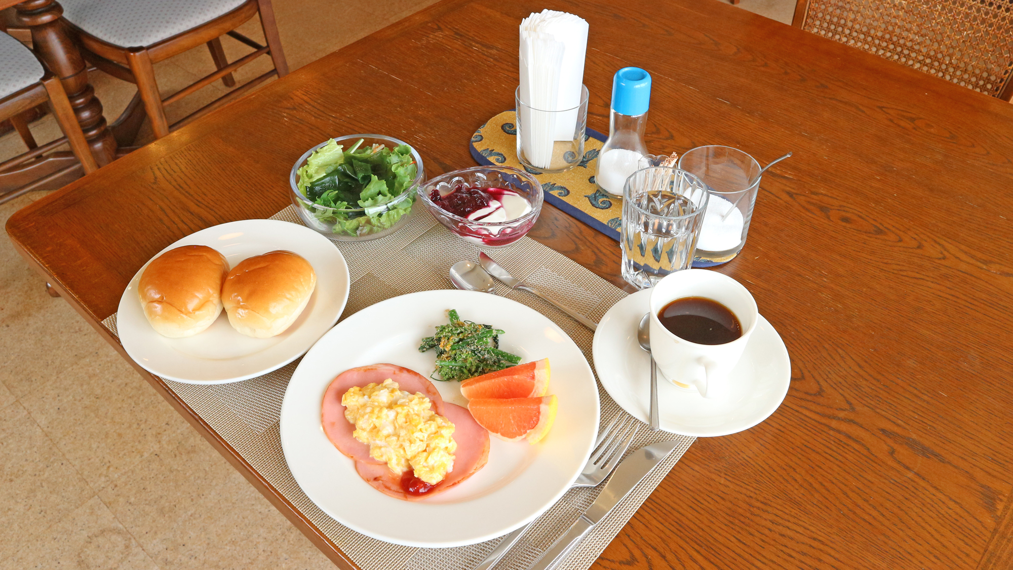 *【朝食一例】バランスの取れた王道モーニングです。デザートのジャムは長野産フルーツ！