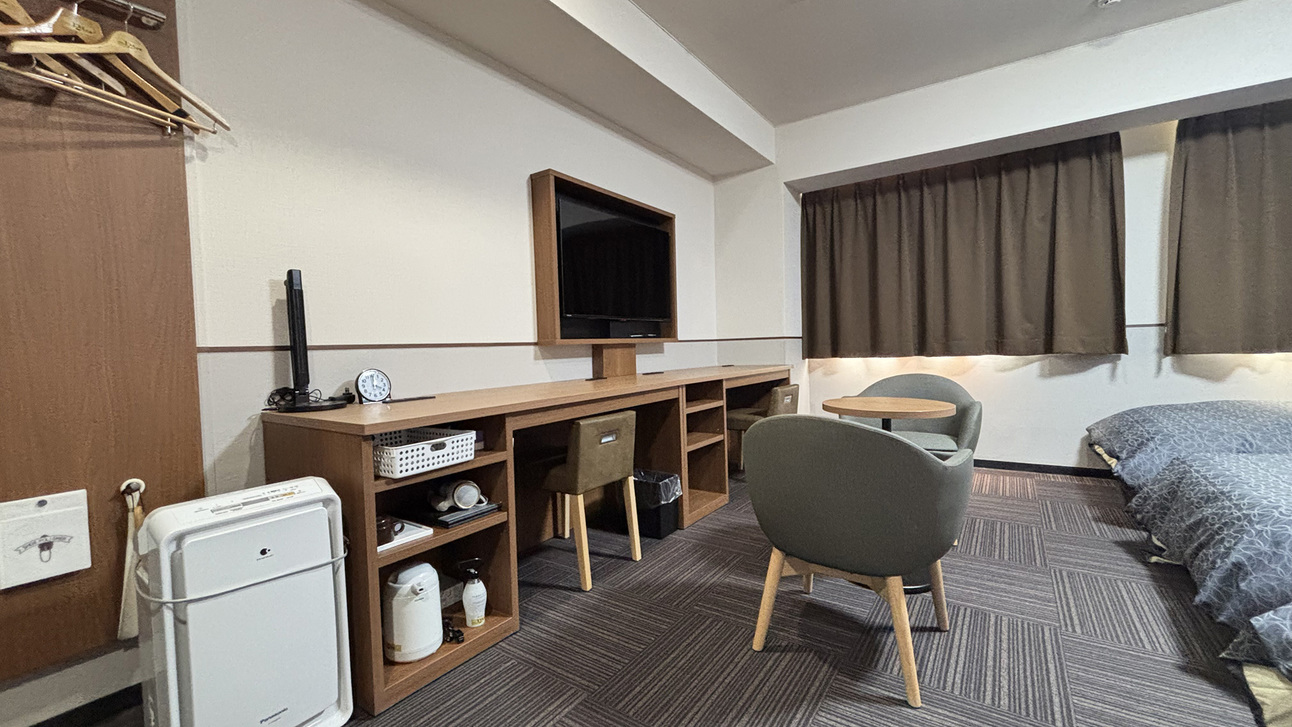 トリプルルーム デスク