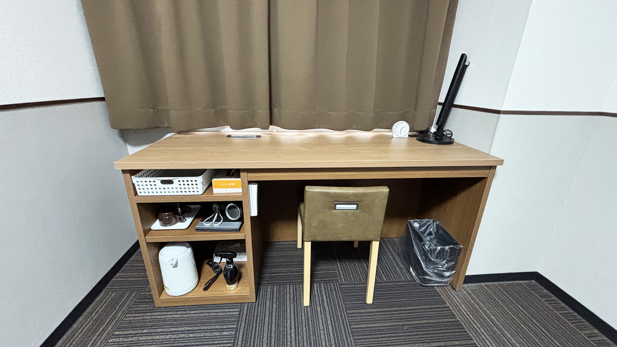 セミダブルルーム　デスク