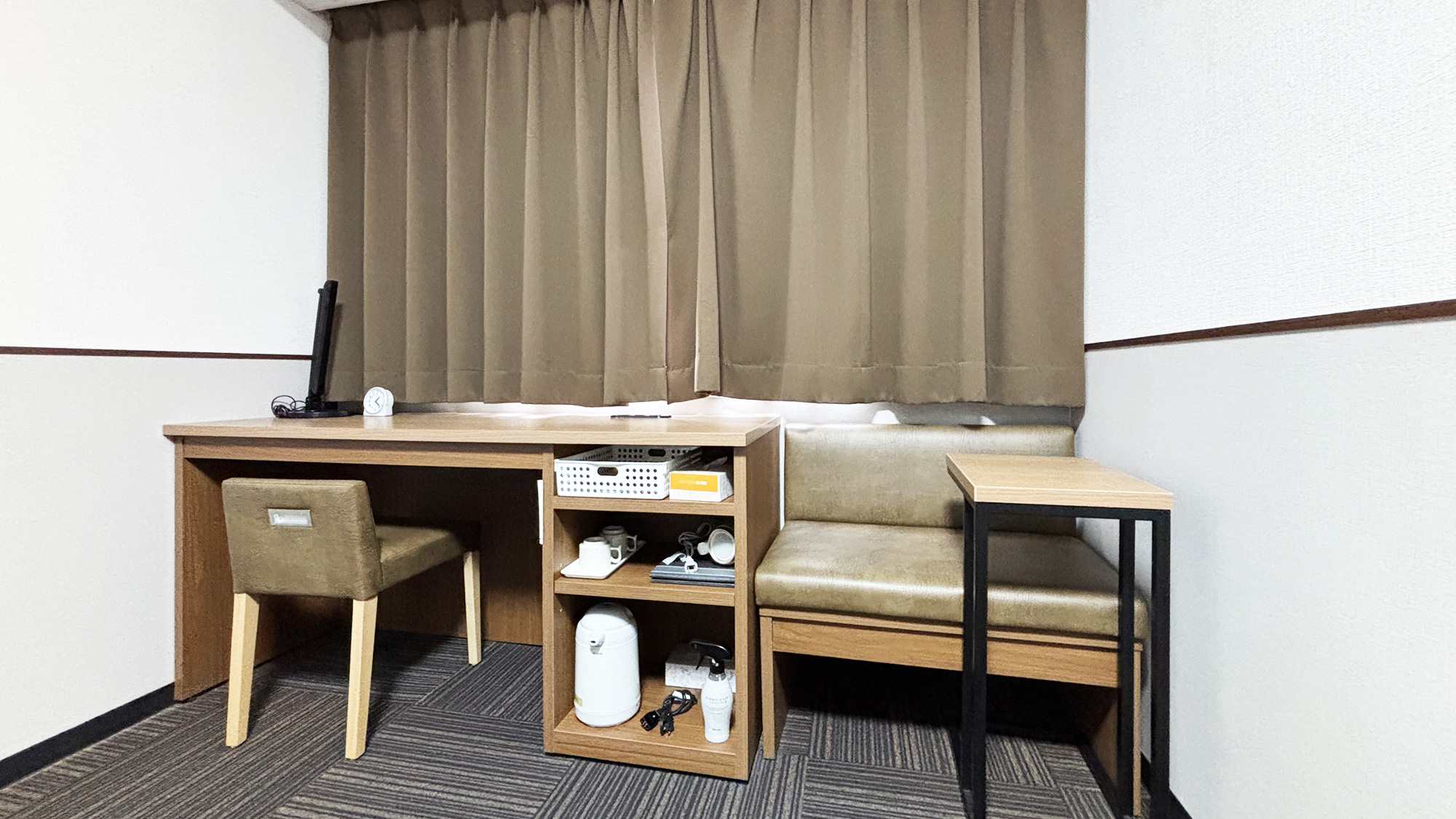 セミダブルルームB デスク