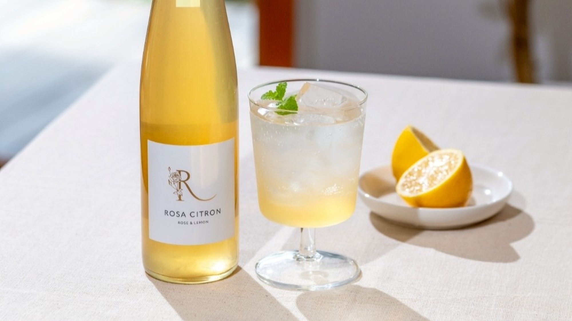 【薔薇の小道】80種の薔薇が彩る春の散策プラン｜ローズドリンク＆ルドゥーテタオルハンカチ付