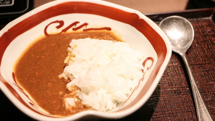 【お夜食】当館オリジナルカレー！