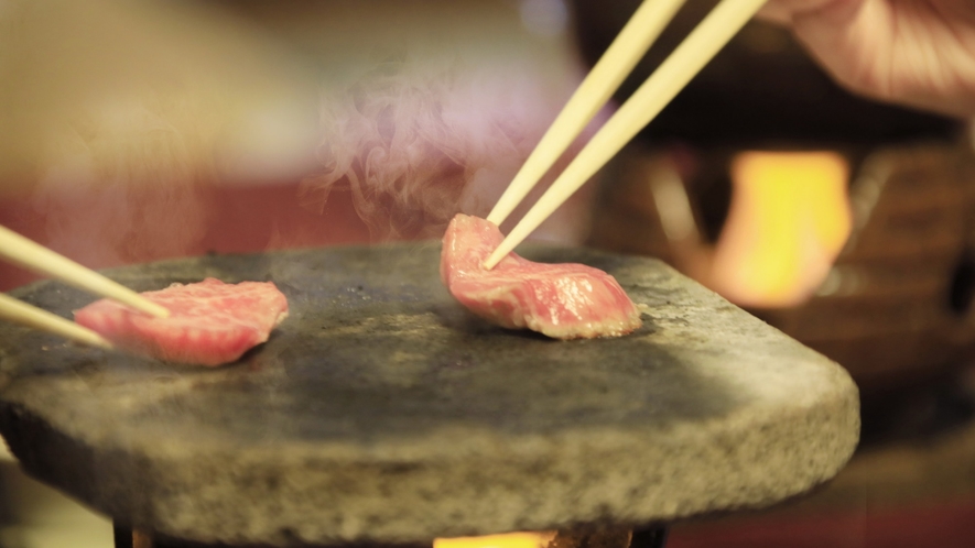 甲州牛を熱々の富士溶岩で！※イメージ