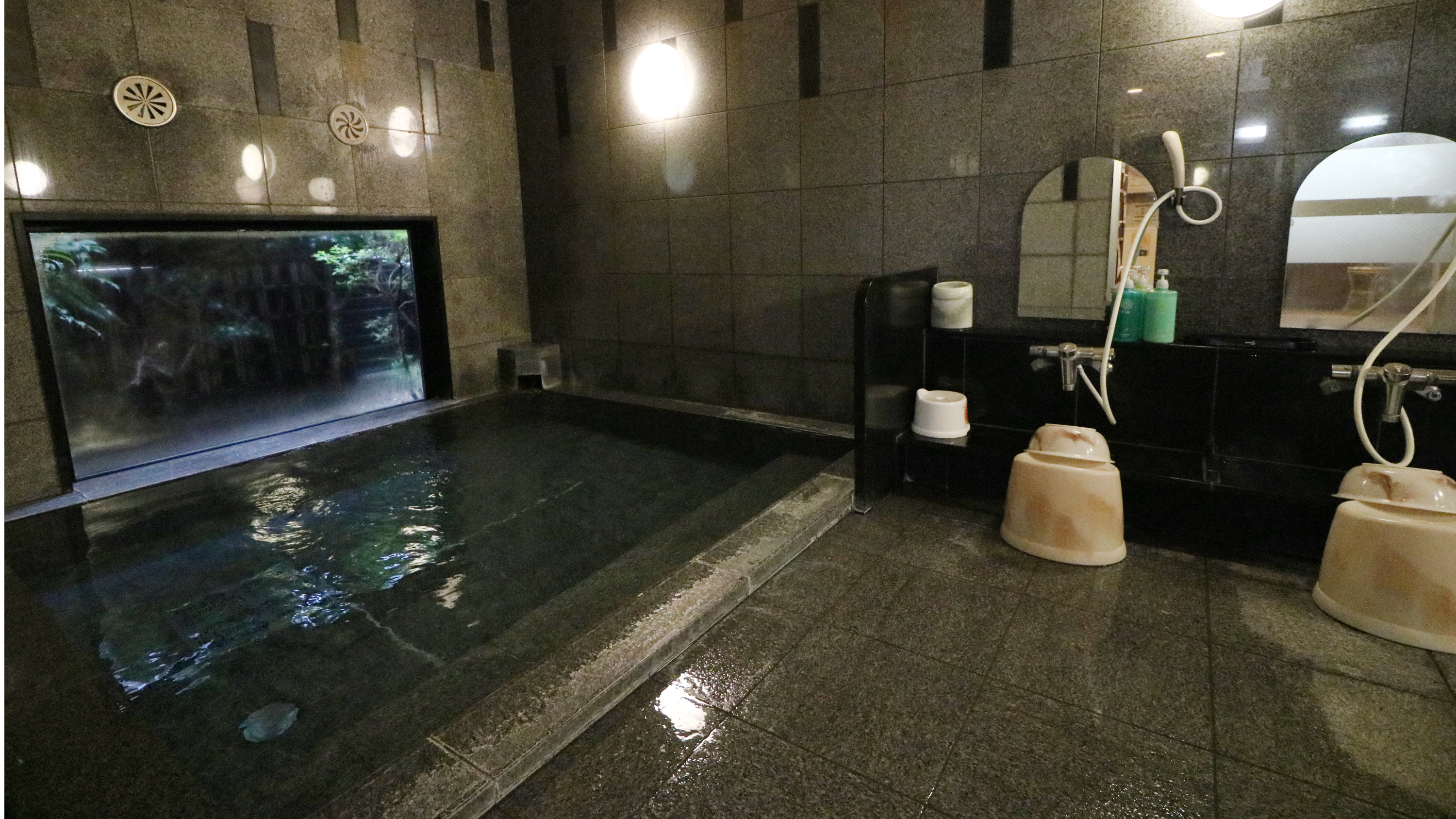 【1F 女性用大浴場】　人工温泉大浴場　～旅人の湯～