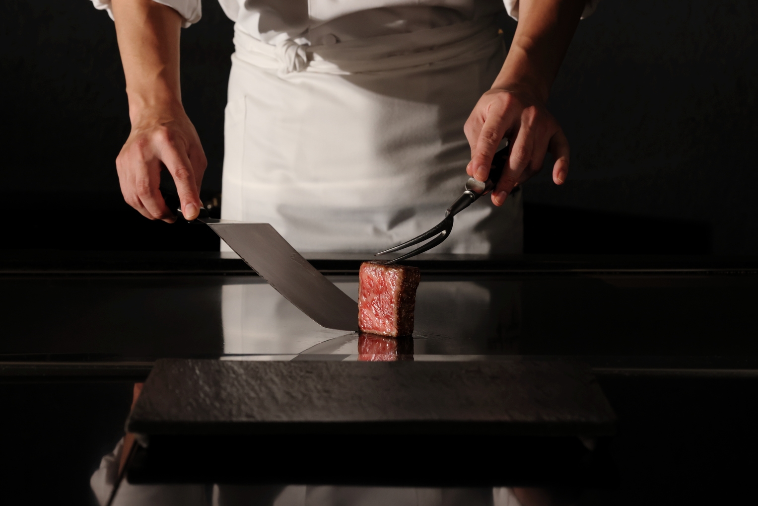 【神戸牛ディナー付】〜鉄板焼とともに贅沢なひと時を〜（レギュラーフロア・２食付）