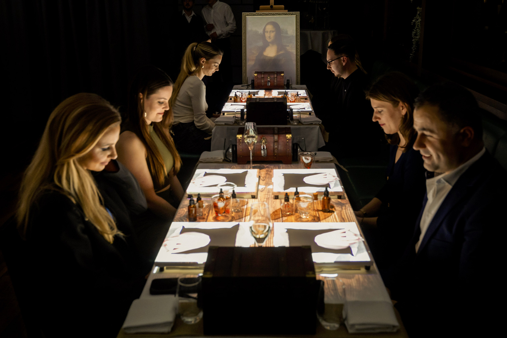 ＼アート&times;テクノロジー&times;美食 没入型ディナーショー／日本発開催！アート・カルチャー・美食が融合した特別なディナーショーは、地上36階からの眺望とともにお楽しみいただけます。御予約は7Paintings公式ウェブサイトにて承っております。