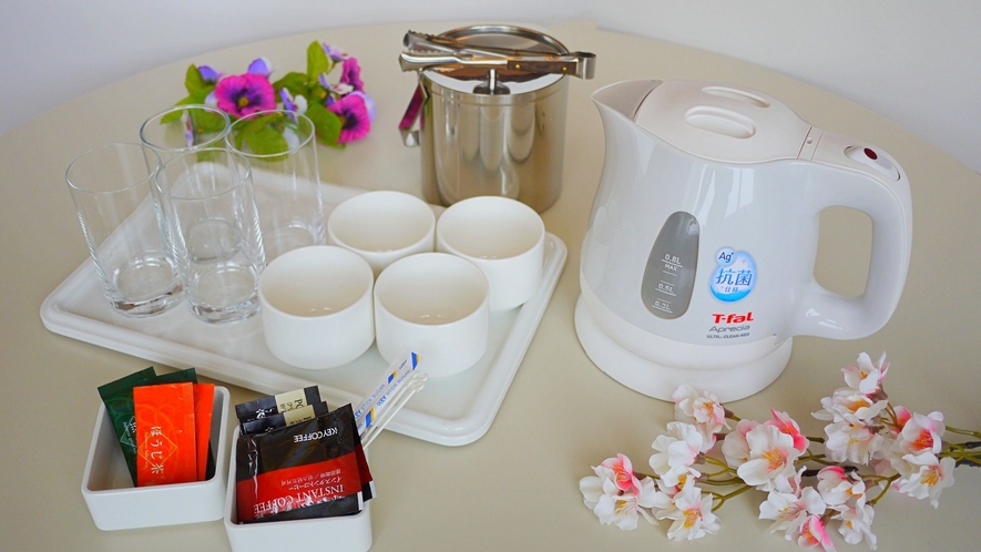 【コーヒー/お茶のサービス】ホテル３Ｆに製氷機があり、無料で氷をご利用いただけます。