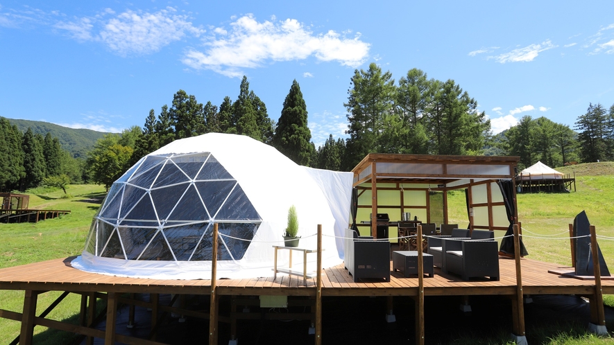 【ドームテント】テント同士の空間を広く設けているので、プライベート空間を満喫できます！