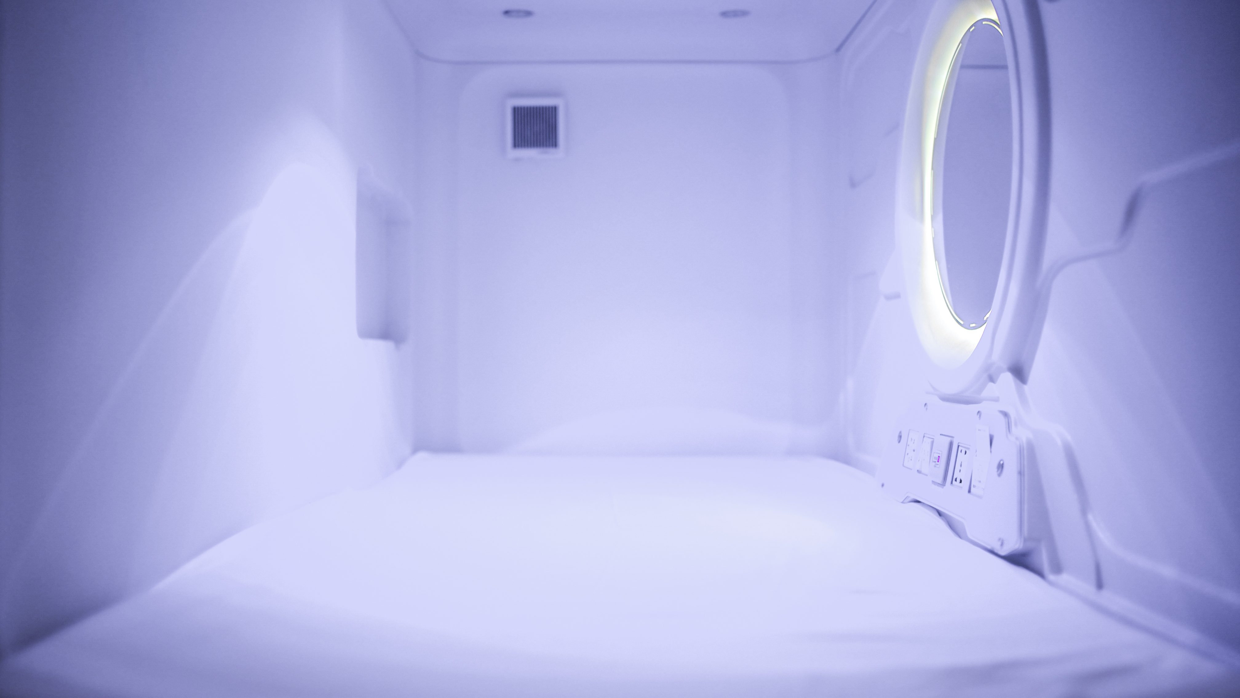 カプセルルーム内