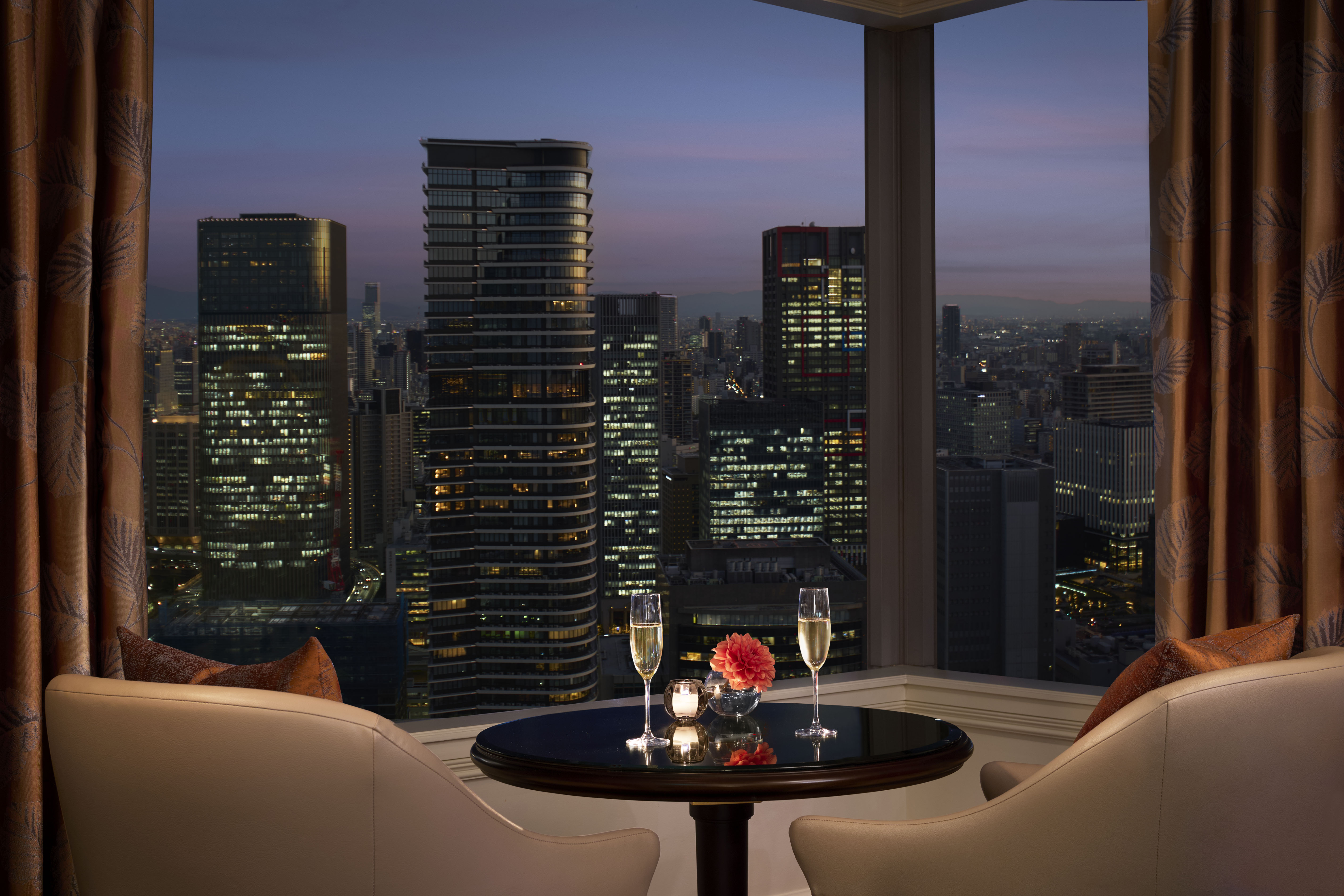 Club Lounge table image evening