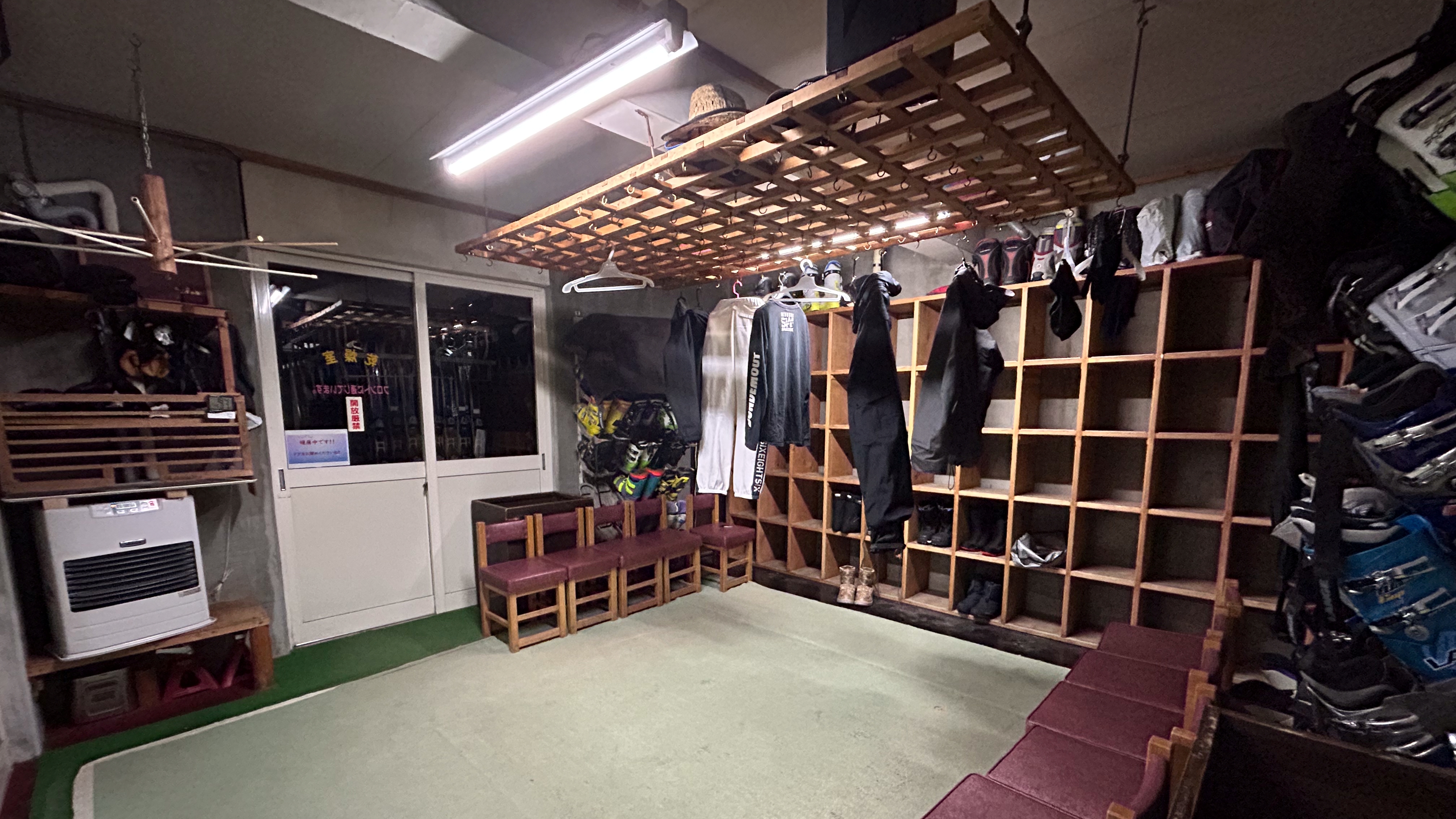 *乾燥室/手作りの乾燥ラックは大容量！翌朝にはしっかり乾燥できます