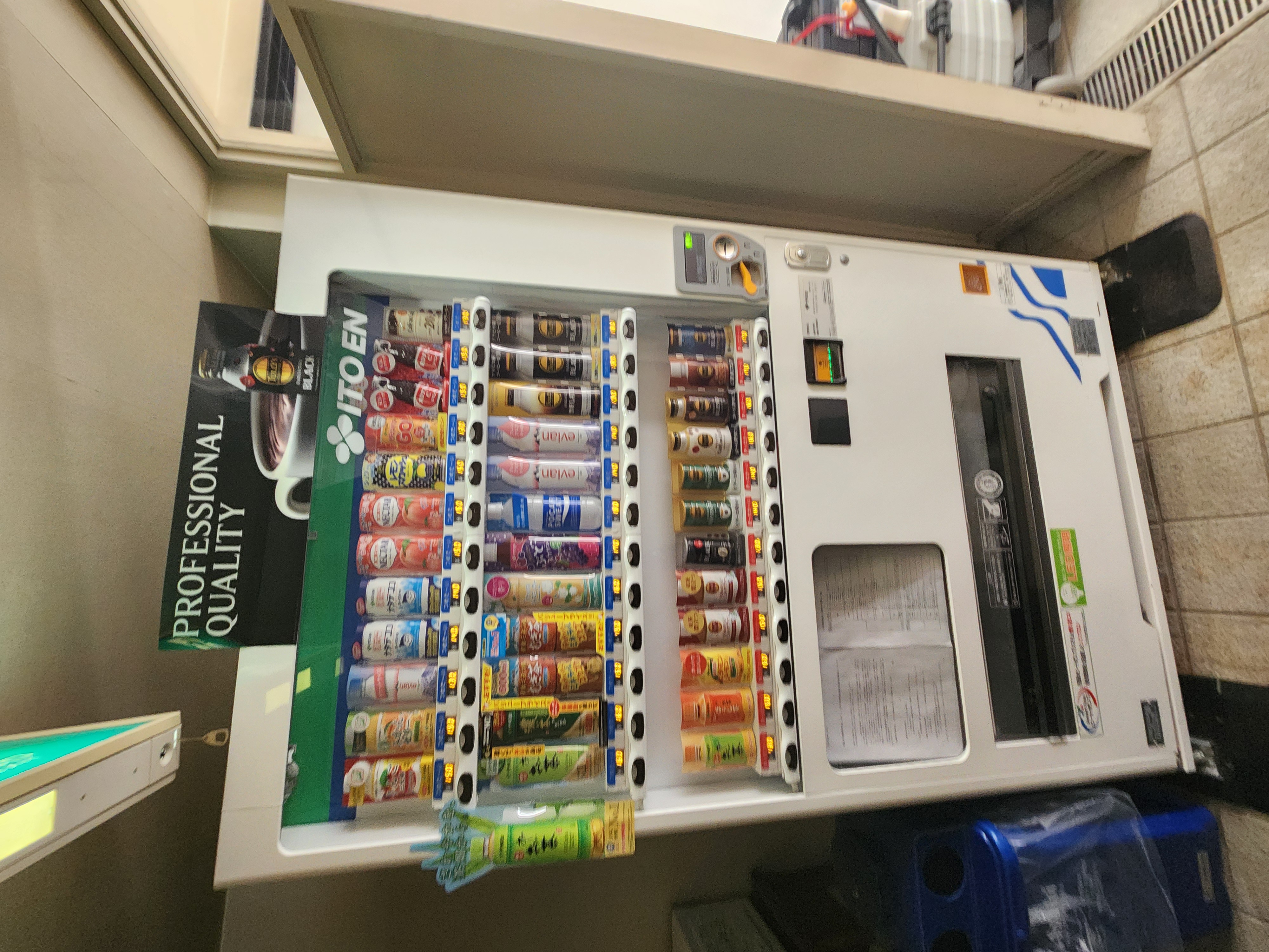 １Ｆ自動販売機