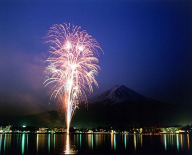 富士五湖花火大会（８月1・2・3・4・5日）これは湖上祭