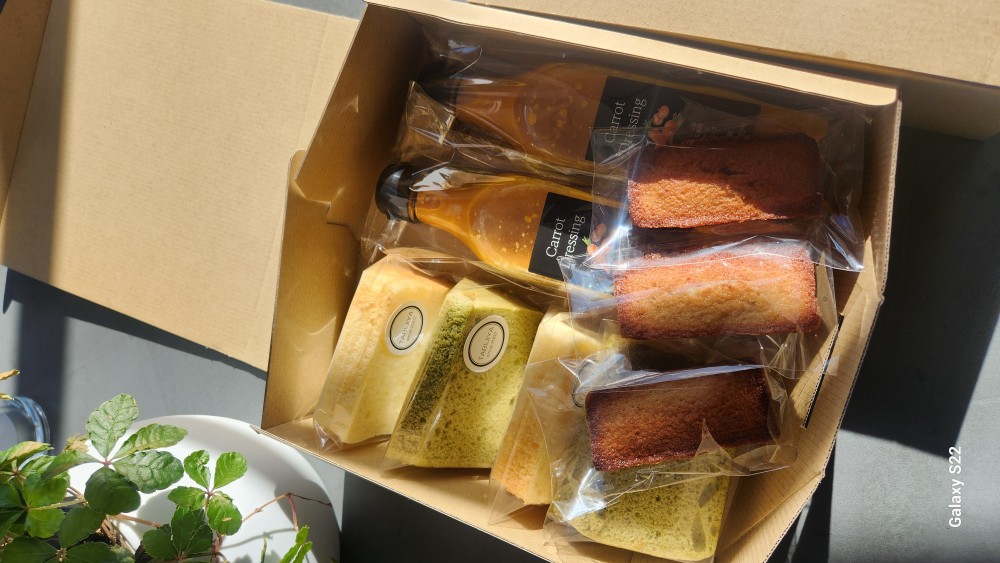 TABIJIYA特製人参ドレッシングとシフォンケーキギフト用