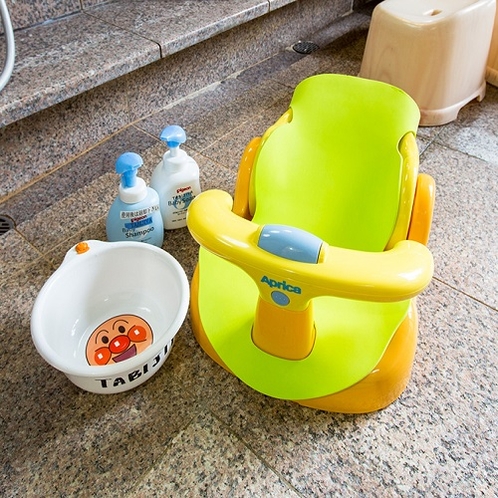 お風呂用赤ちゃんチェアー＆ベビーシャンプー☆アンパンマンの洗面器でご機嫌に！