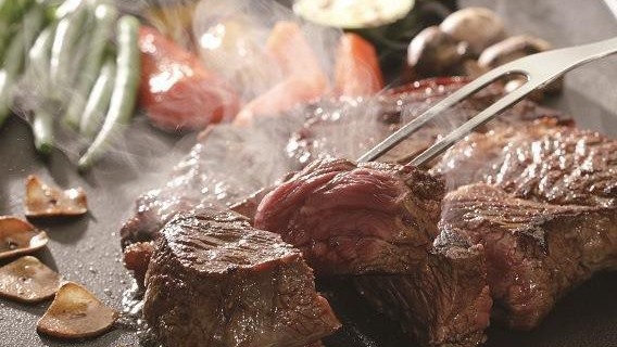 【室数限定】【早期割60】朝食グレードアップ｜彩り小鉢とステーキが楽しめる「朝食ビュッフェ付」