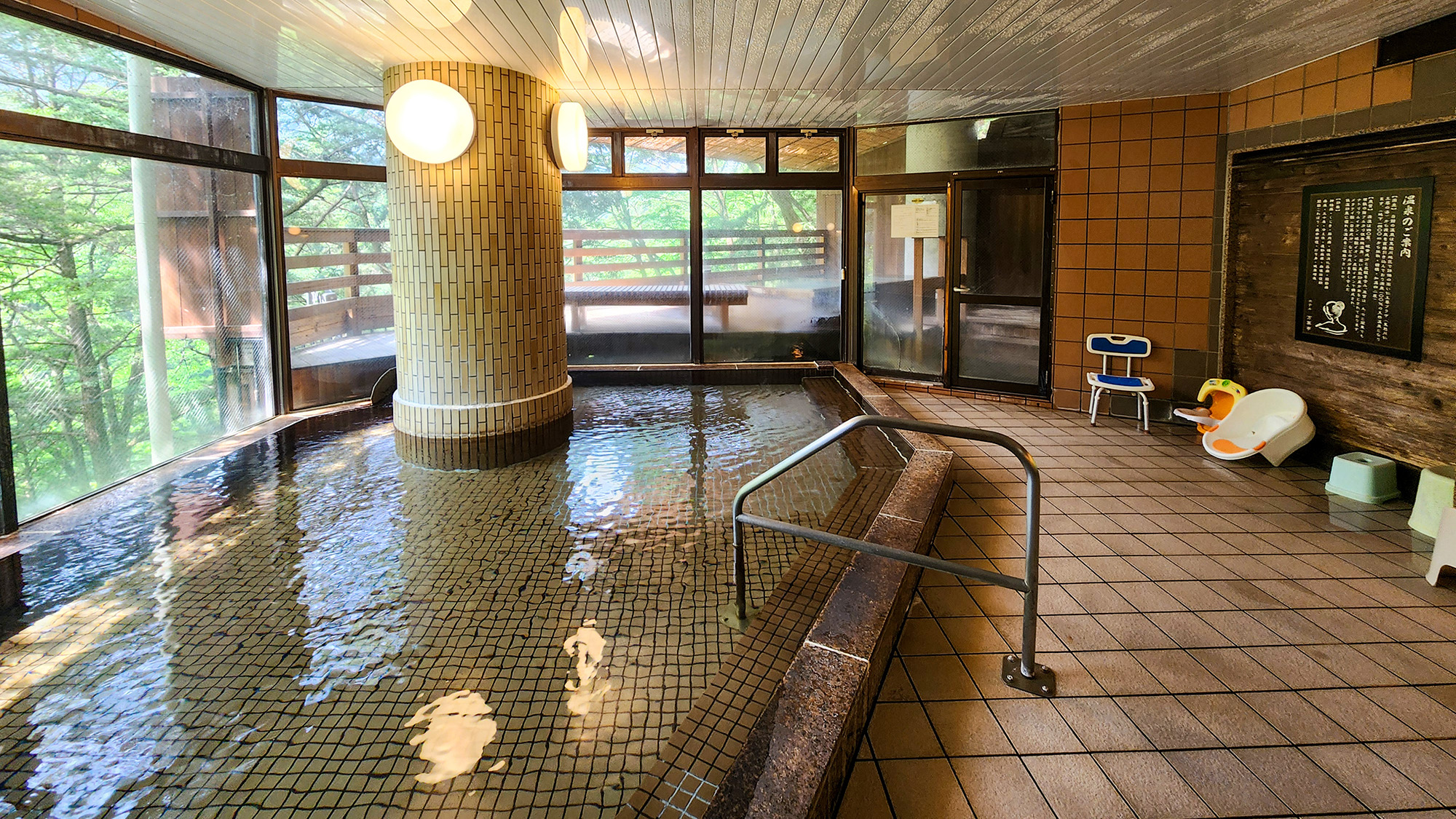 本館　万葉の湯