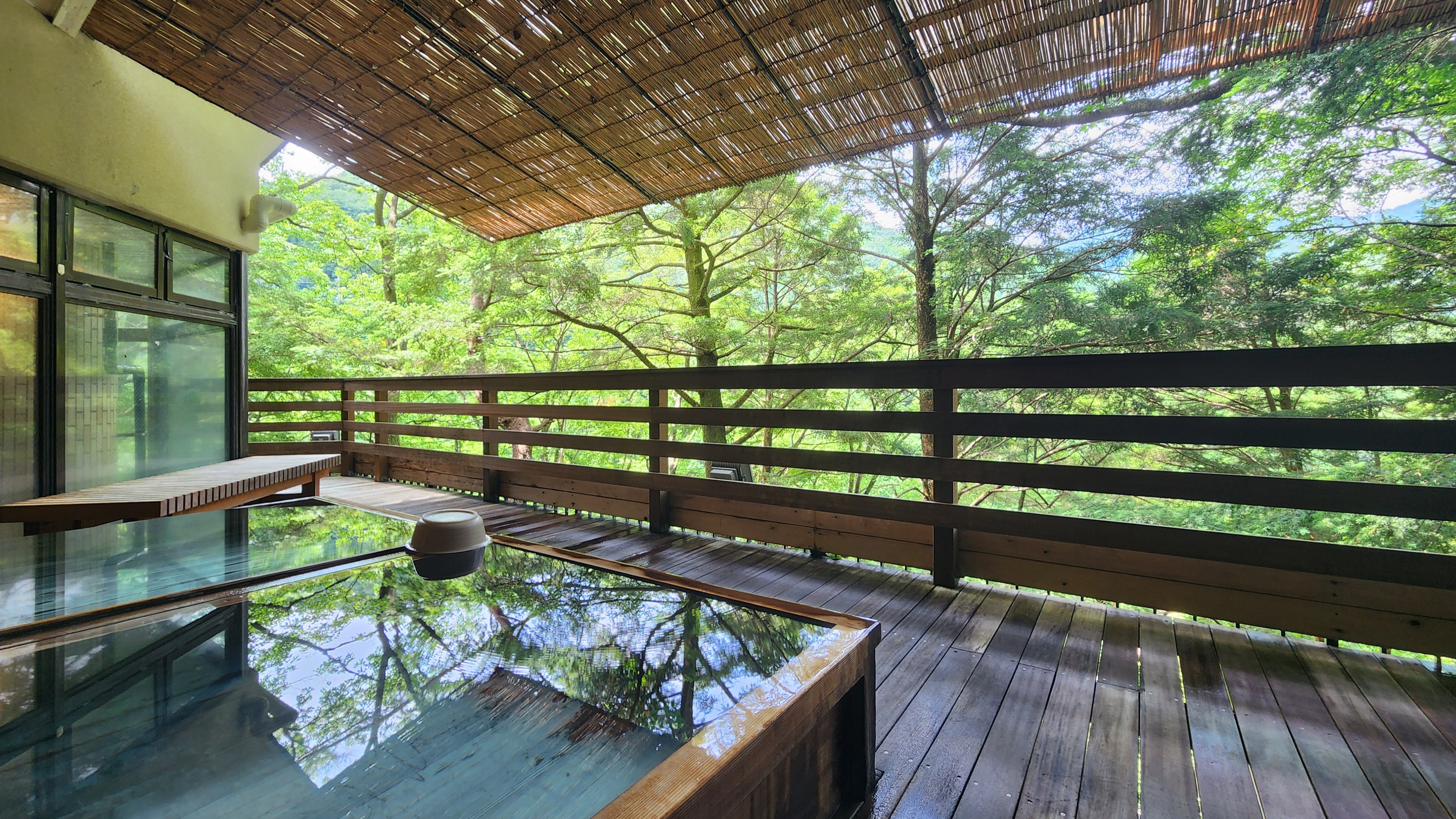 本館　万葉の湯