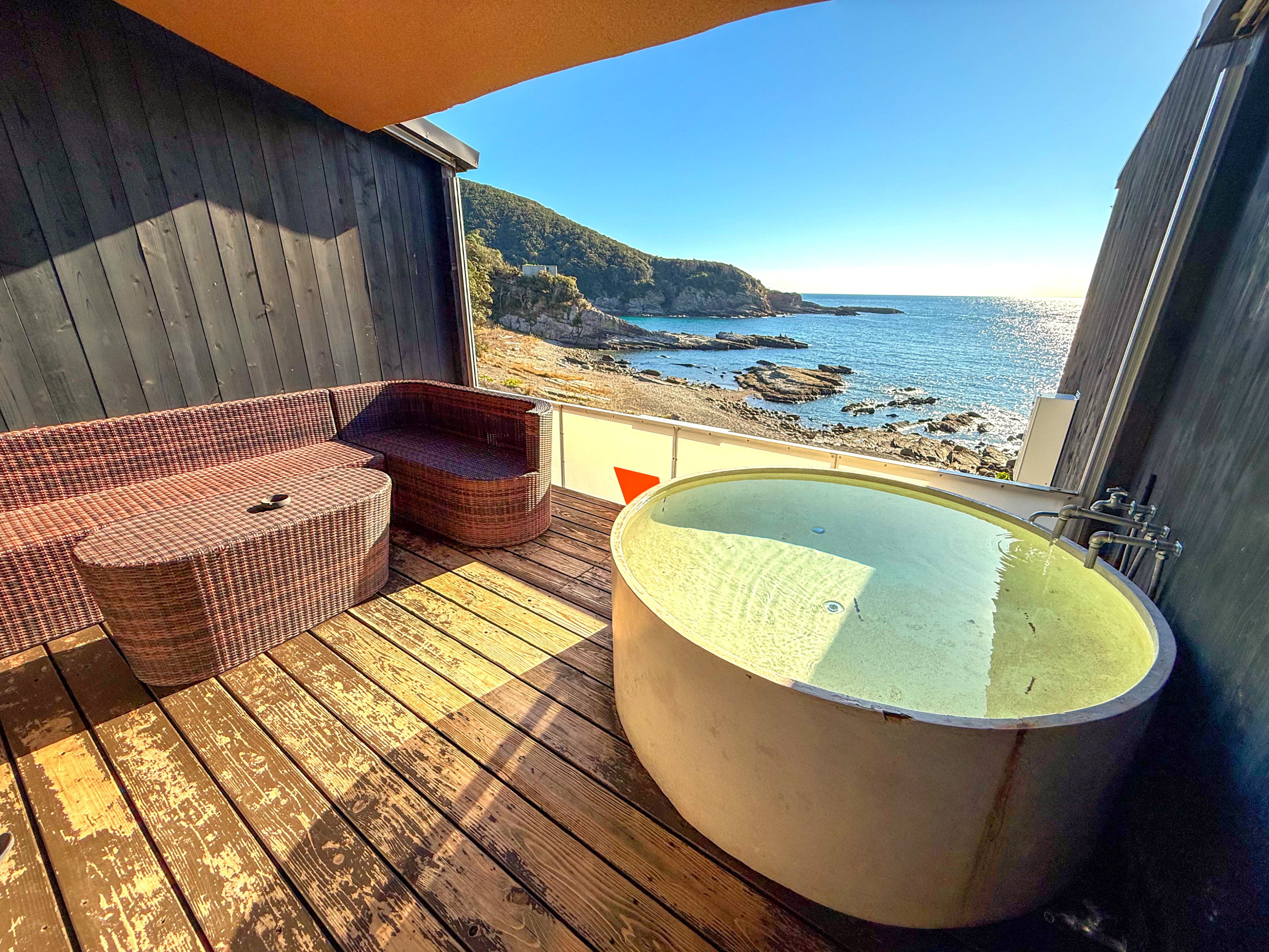 オーシャンフロント 露天風呂 丸形