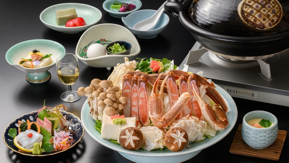【ラドン熱気浴あり｜冬季限定「かにすき鍋」】ズワイガニの旨み◆自家源泉100％ラドン温泉を堪能