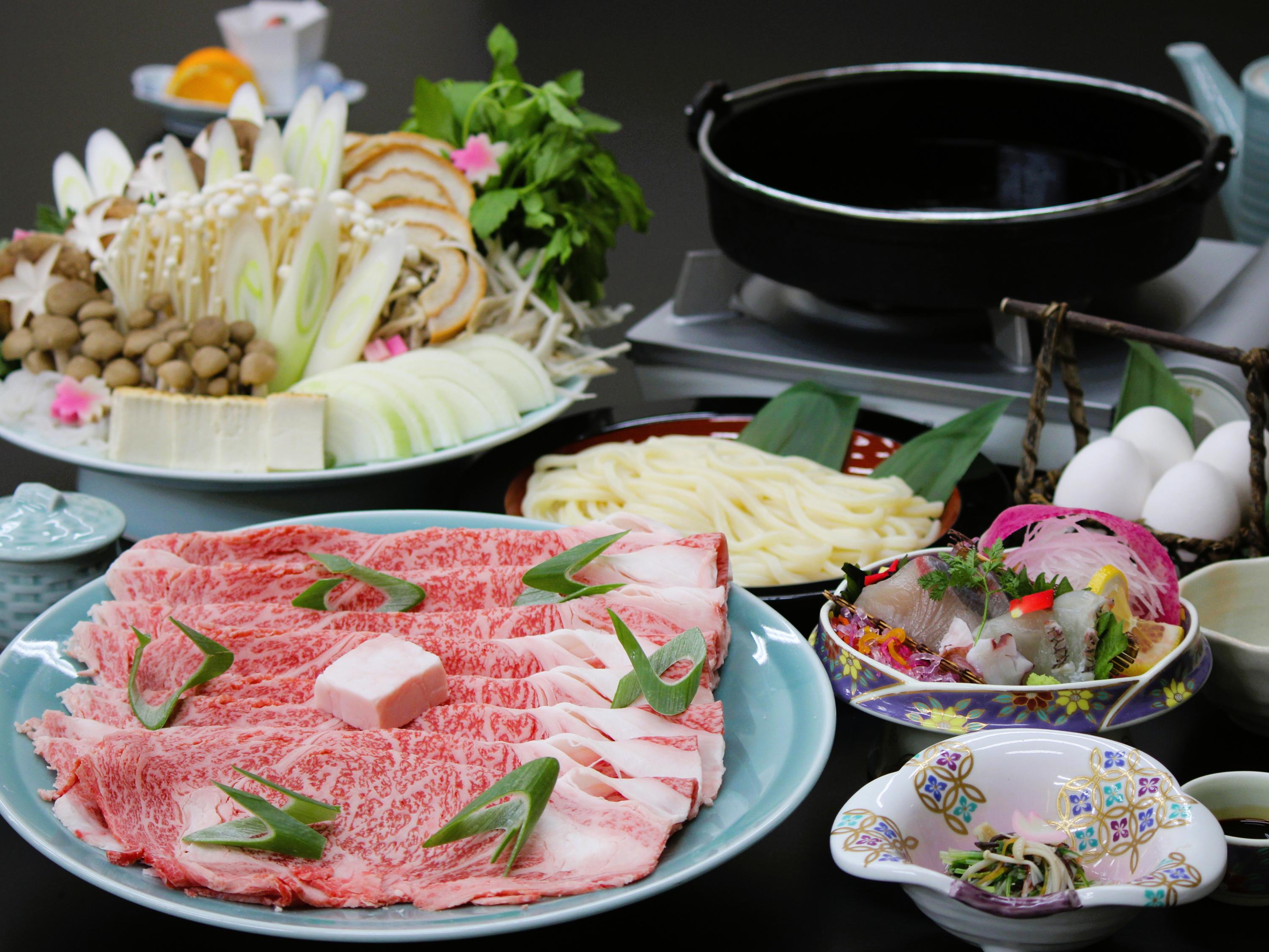 鳥取和牛の旨味に顔がほころぶ☆寿と喜が舞い込む【寿喜家来】特製すきやき鍋　お料理イメージ（4人前）