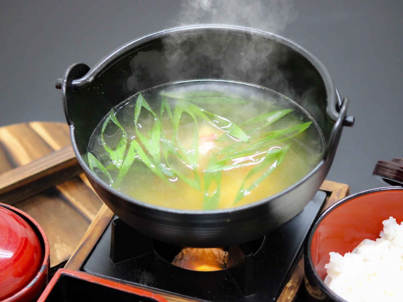 温かいお味噌汁が心と身体にやさしいご朝食(一例)