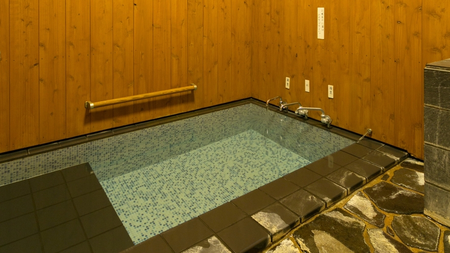 日田といえば天然温泉。源泉掛け流しの貸切風呂でごゆっくりお愉しみください。