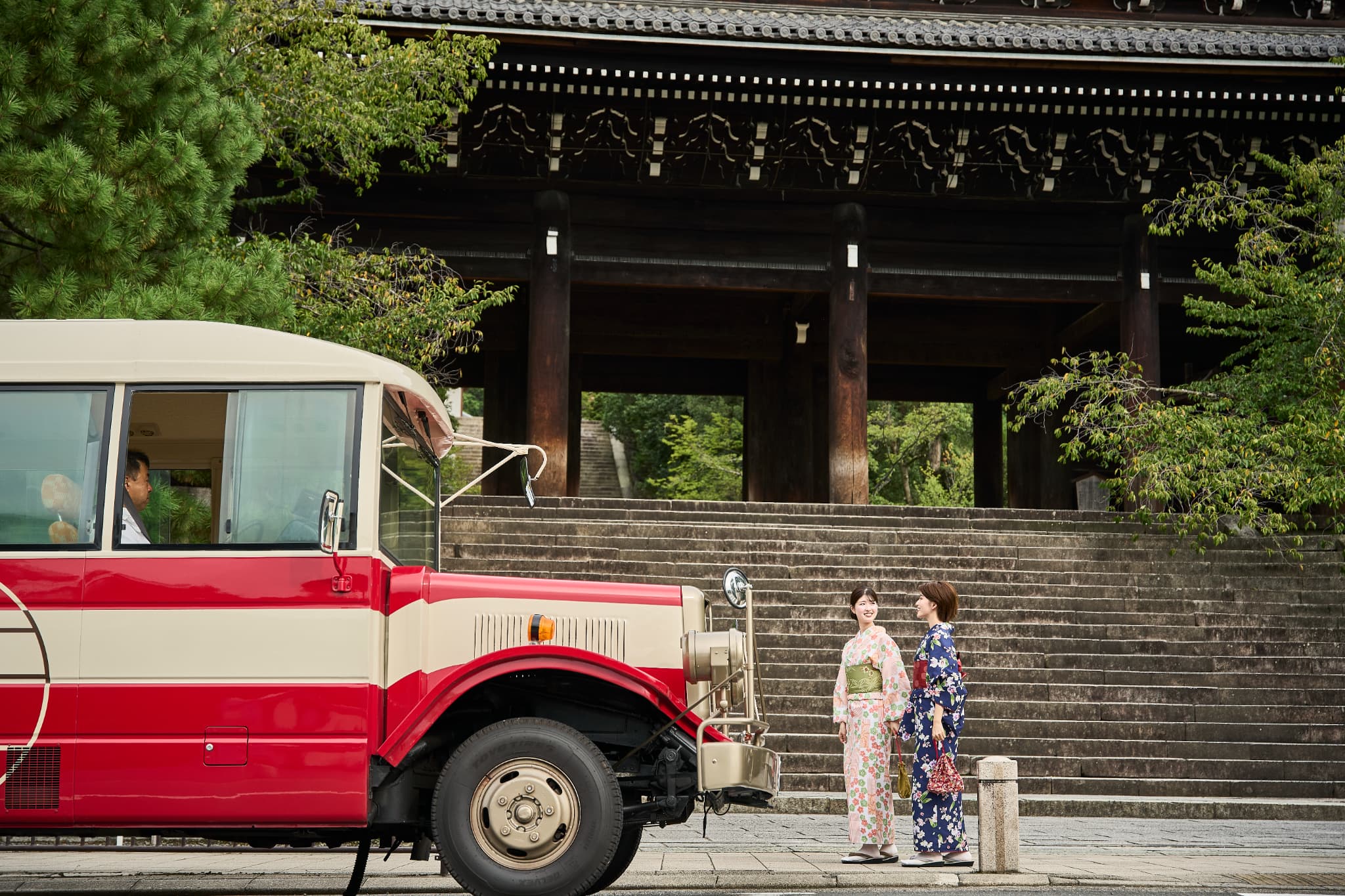 ボンネットバス